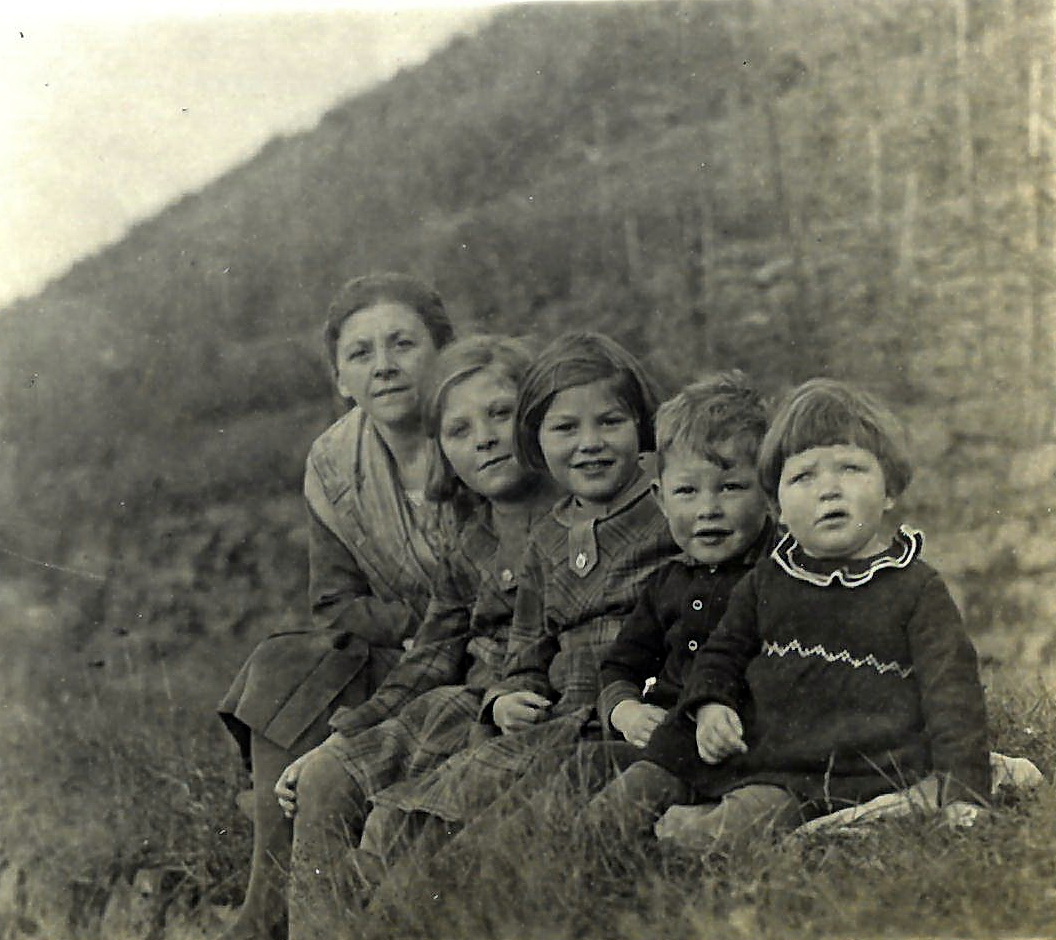 Juliane Pfister mit Kindern