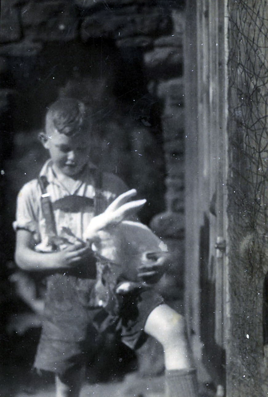 Otto Pfister mit Hase