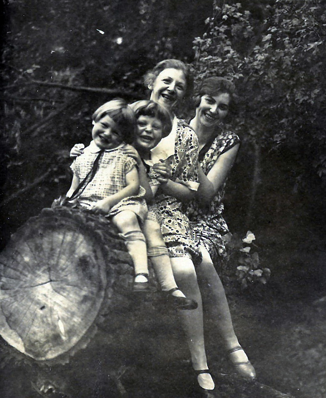 Juliane Pfister mit Anna 1928