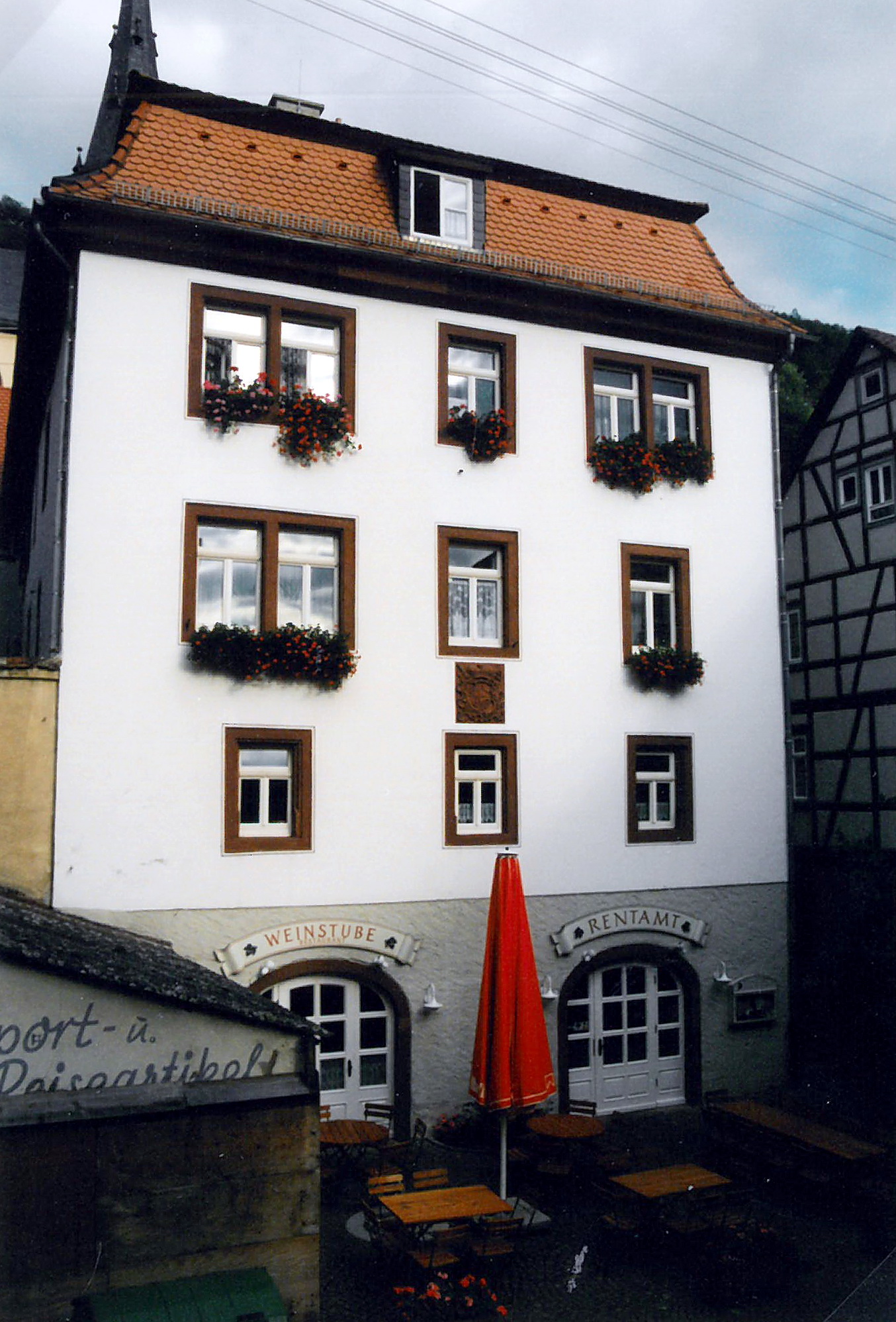 Das "Rentamt" von der Hauptstraße aus