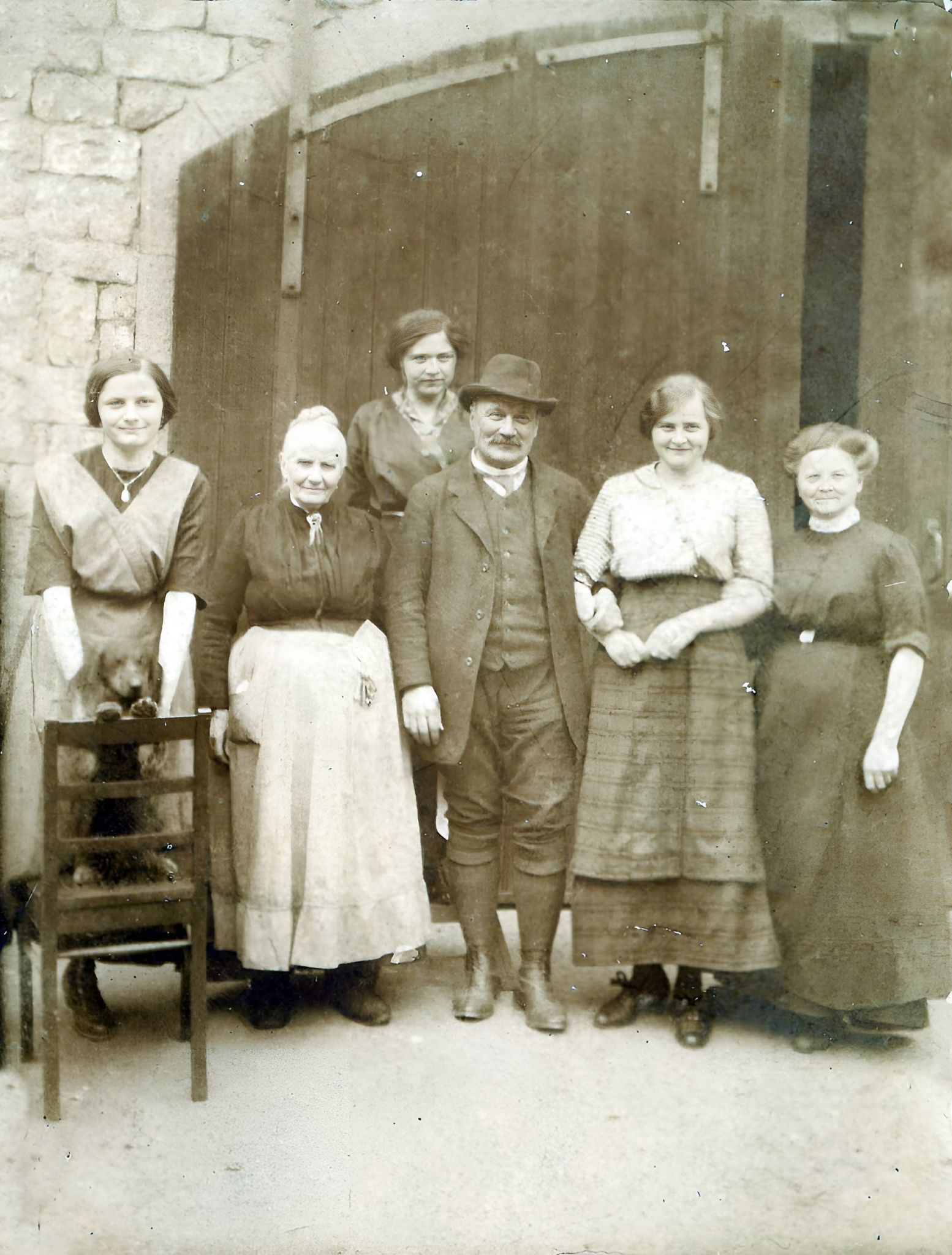 Gruppenfoto der einstigen Bewohner der Ludwigstraße 78 um 1910