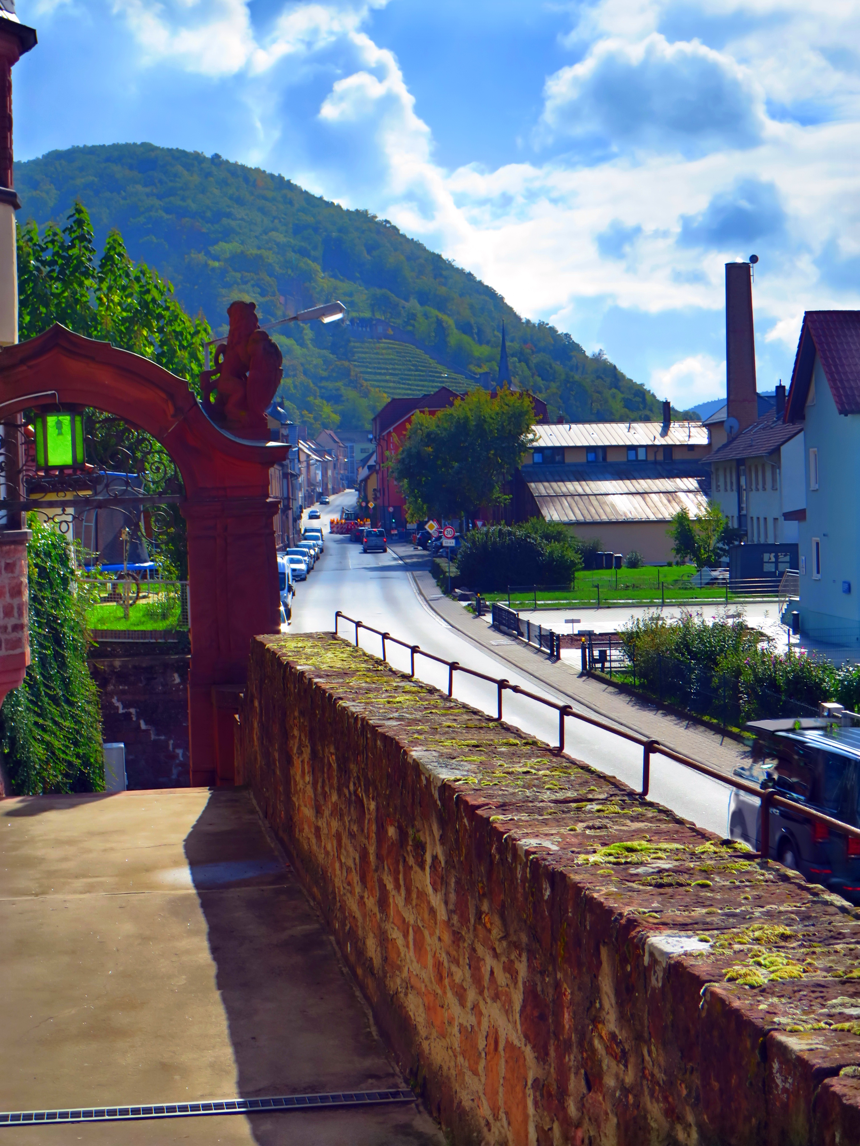 Blick über die Balustrade zur Ludwigstraße