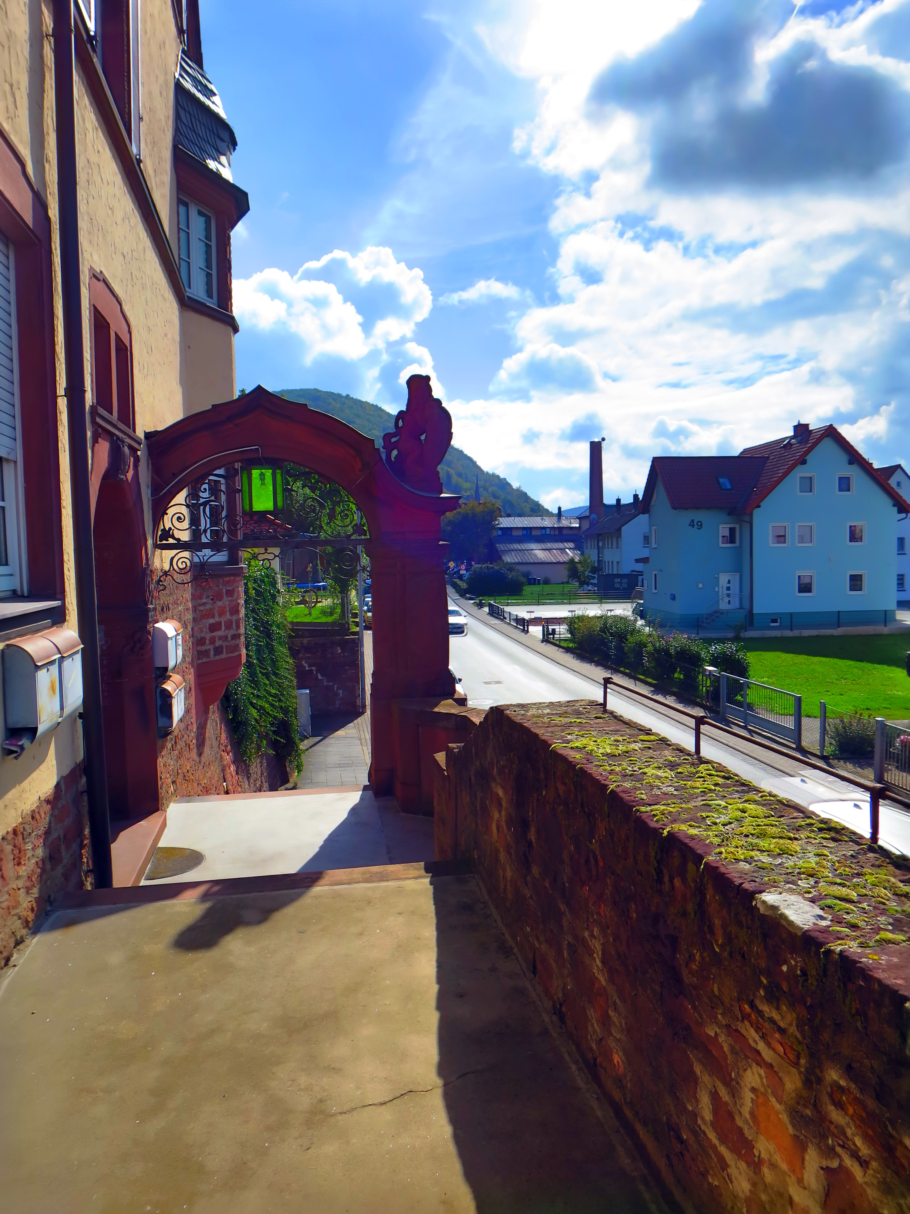 Blick über die Balustrade zur Ludwigstraße