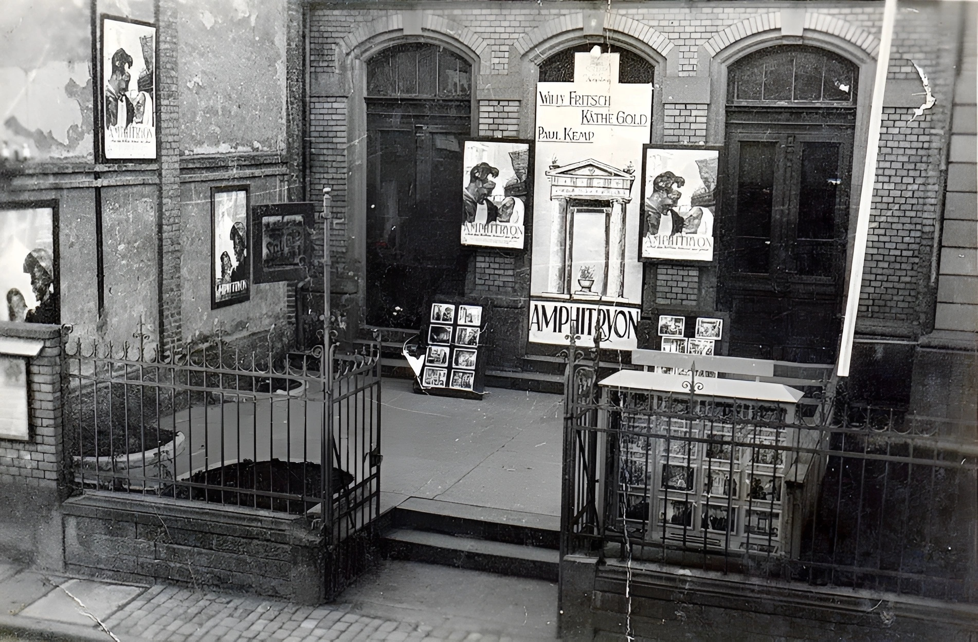 Eingangsbereich des Kinos Burghof-Lichtspiele