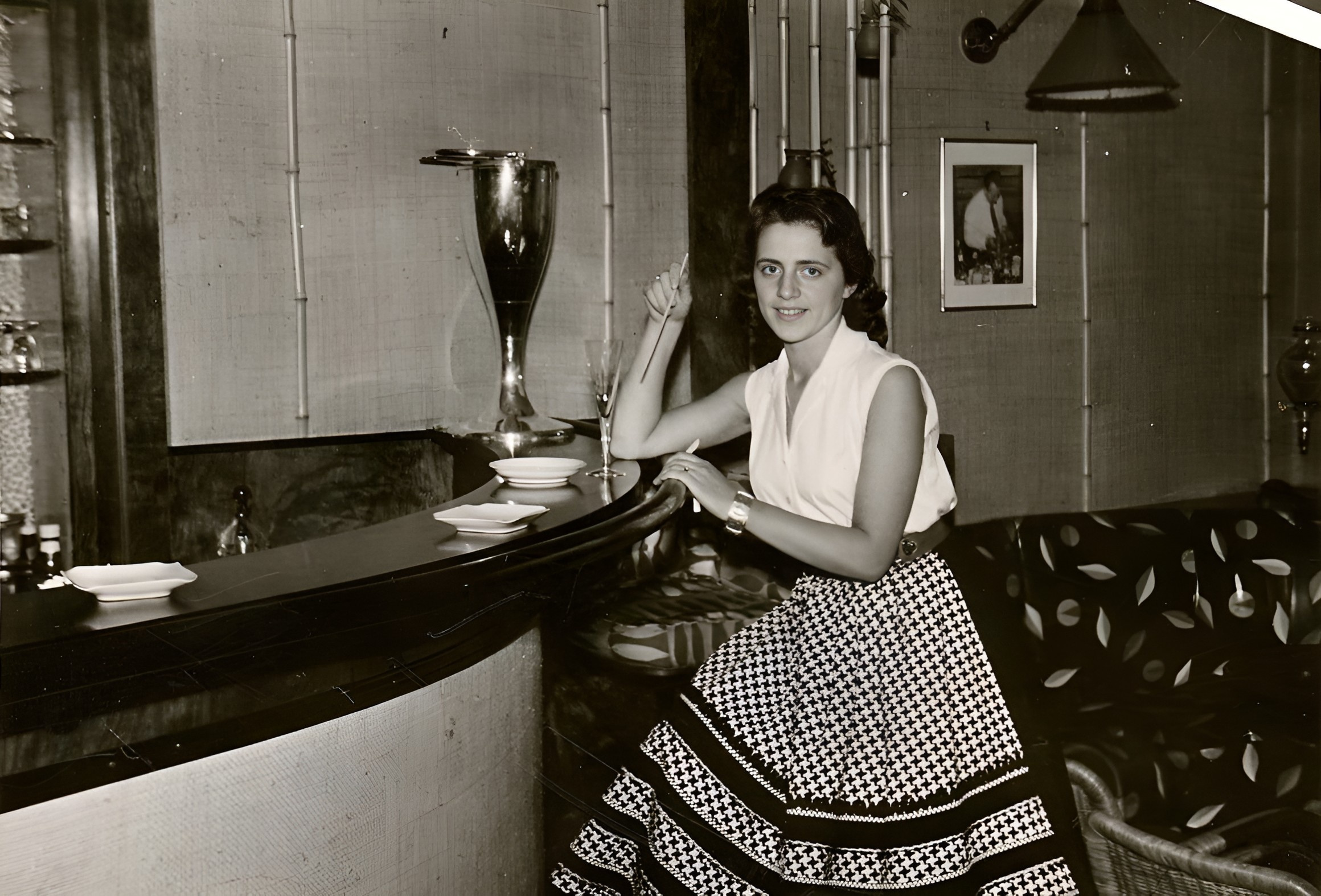 Die Theke im Café Burghof, das gleich nebenan bzw. über dem Eingangsbereich lag