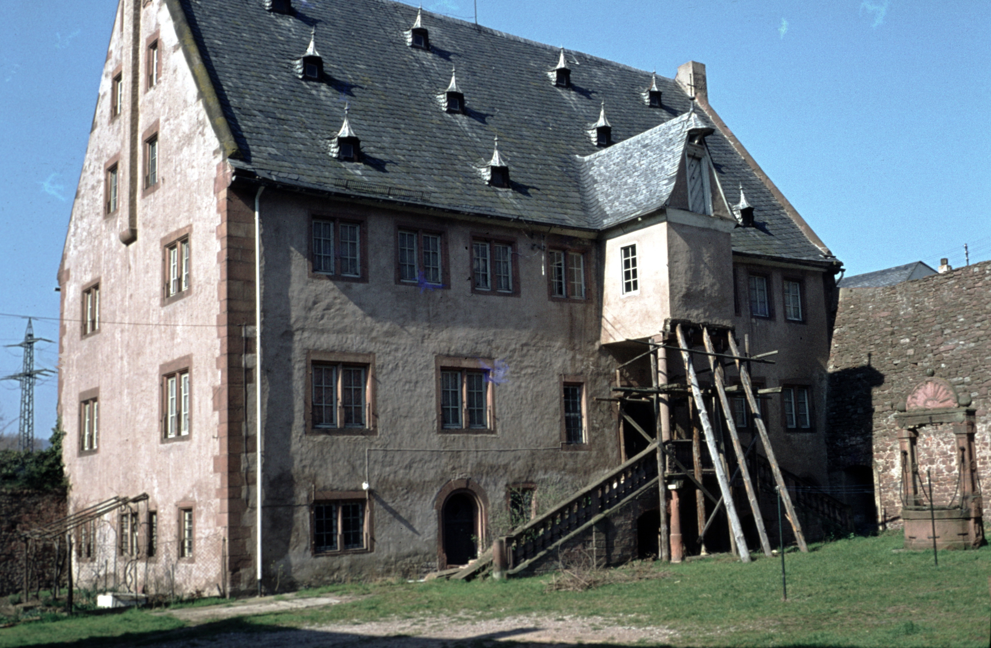 Das Haupthaus des Schlosses um 1980