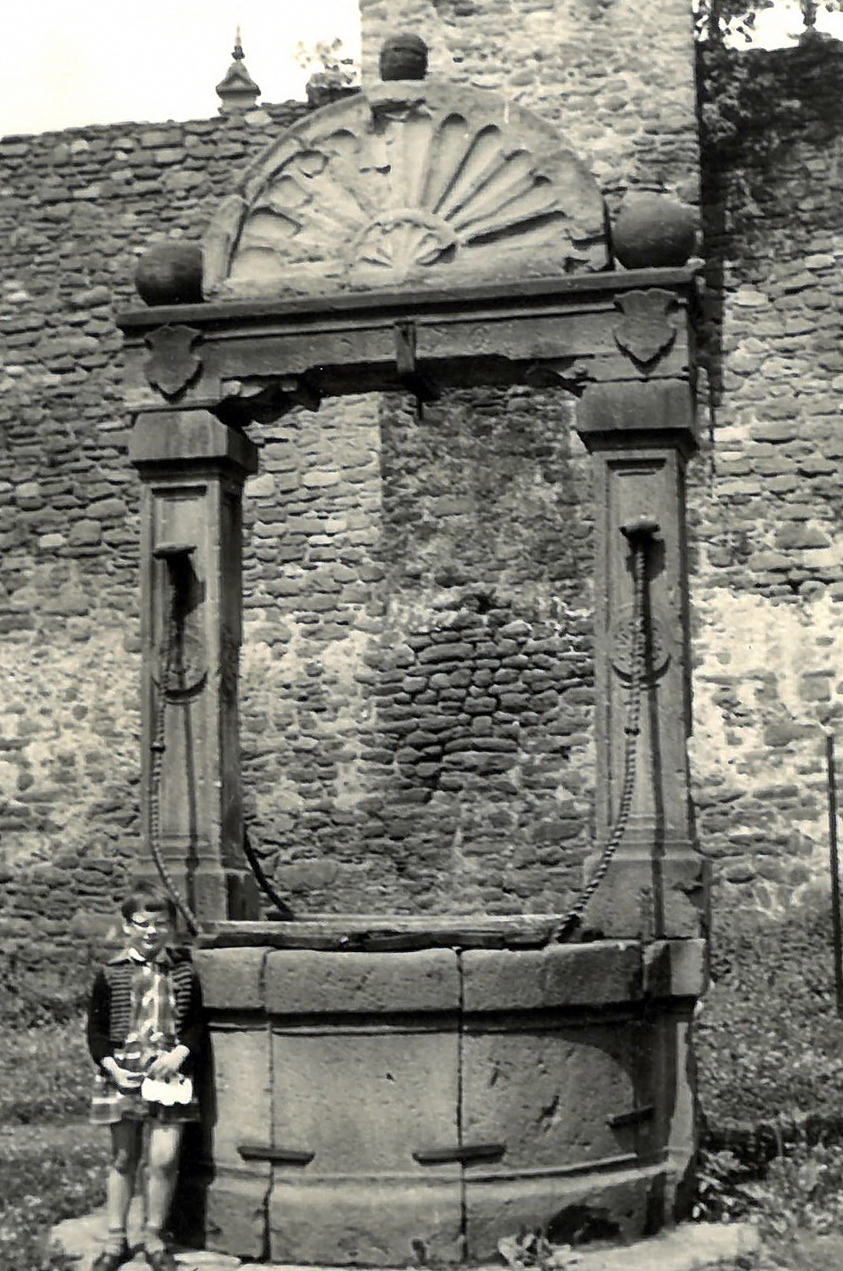 Der Schöpfbrunnen in den 1990er Jahren