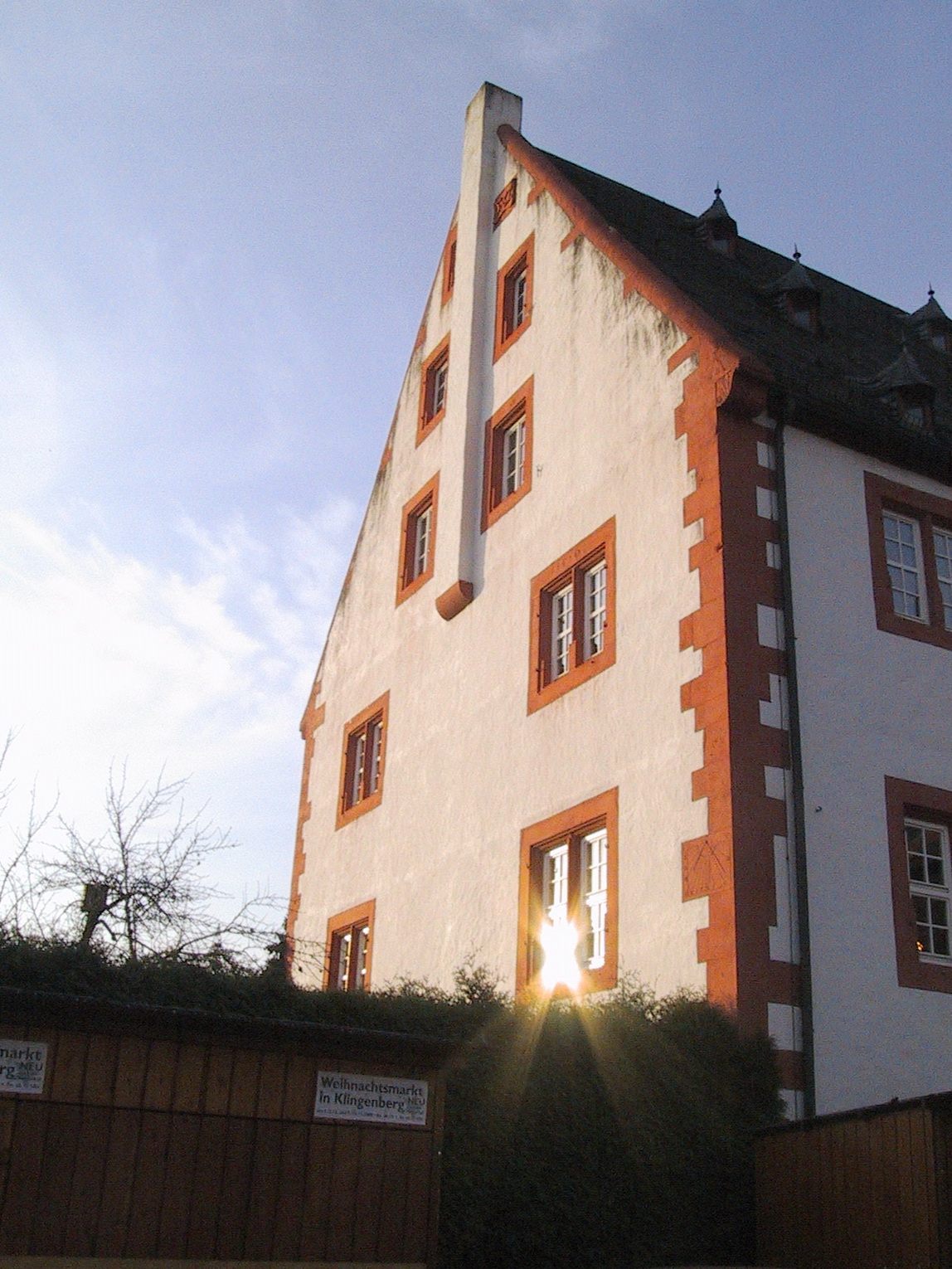 Die Südseite des Haupthauses