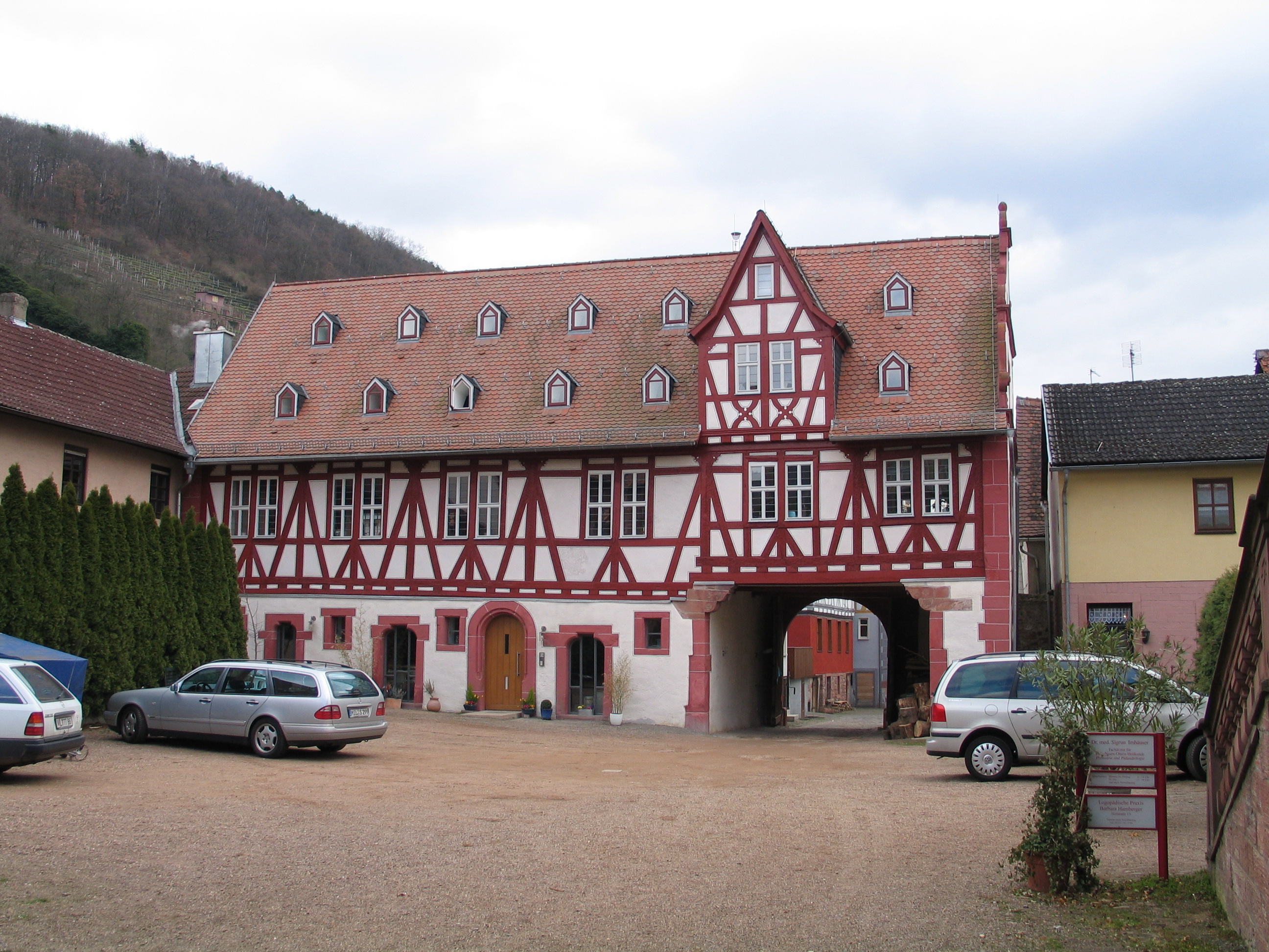 Das frisch renovierte Torhaus
