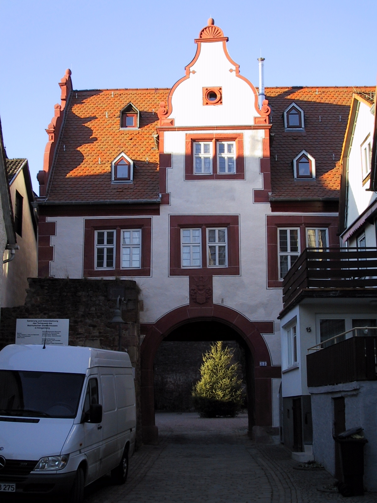 Das Torhaus von der Hofstraße aus aufgenommen