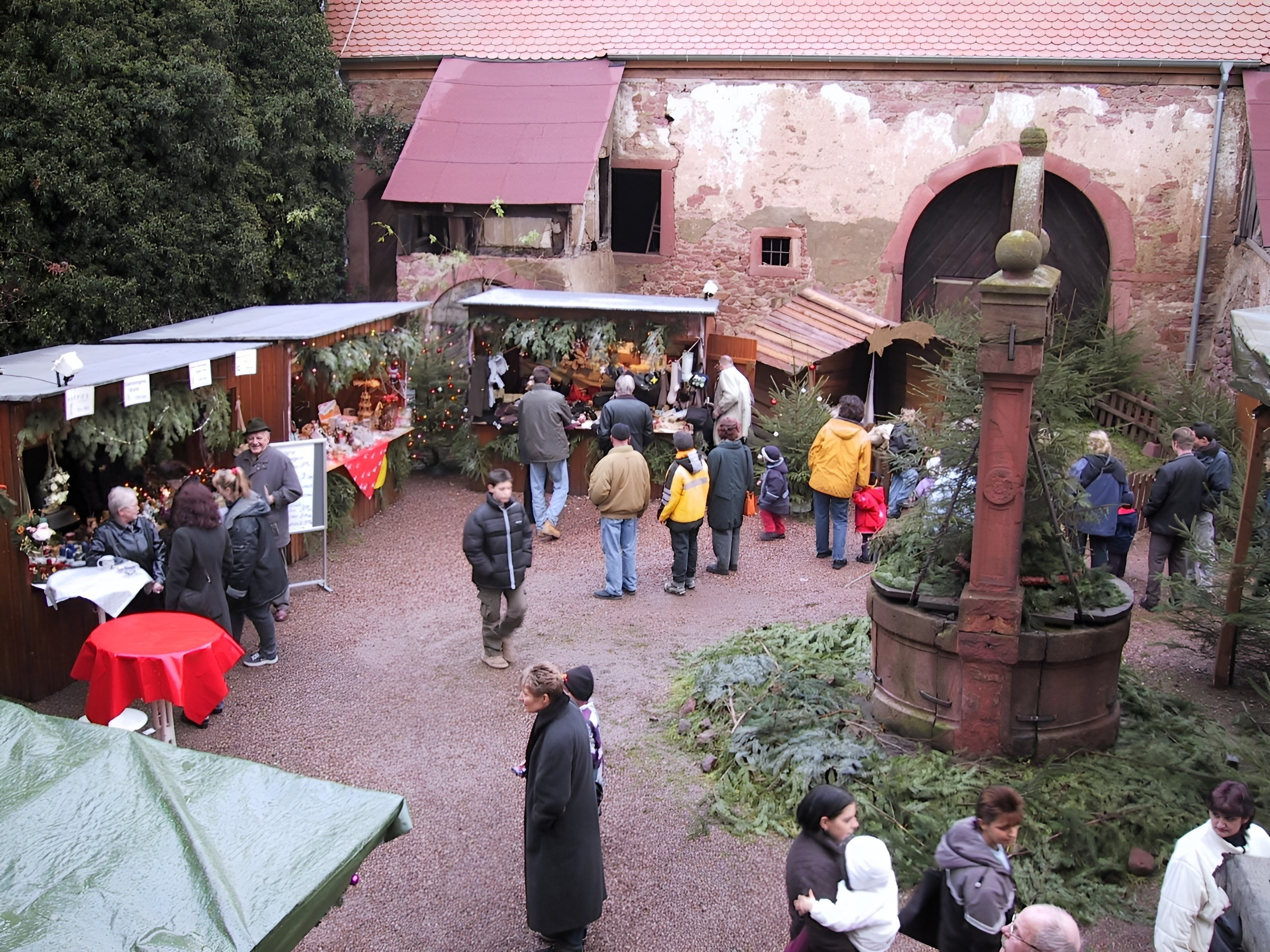 Weihnachtsmarkt im Schlosshof 2001