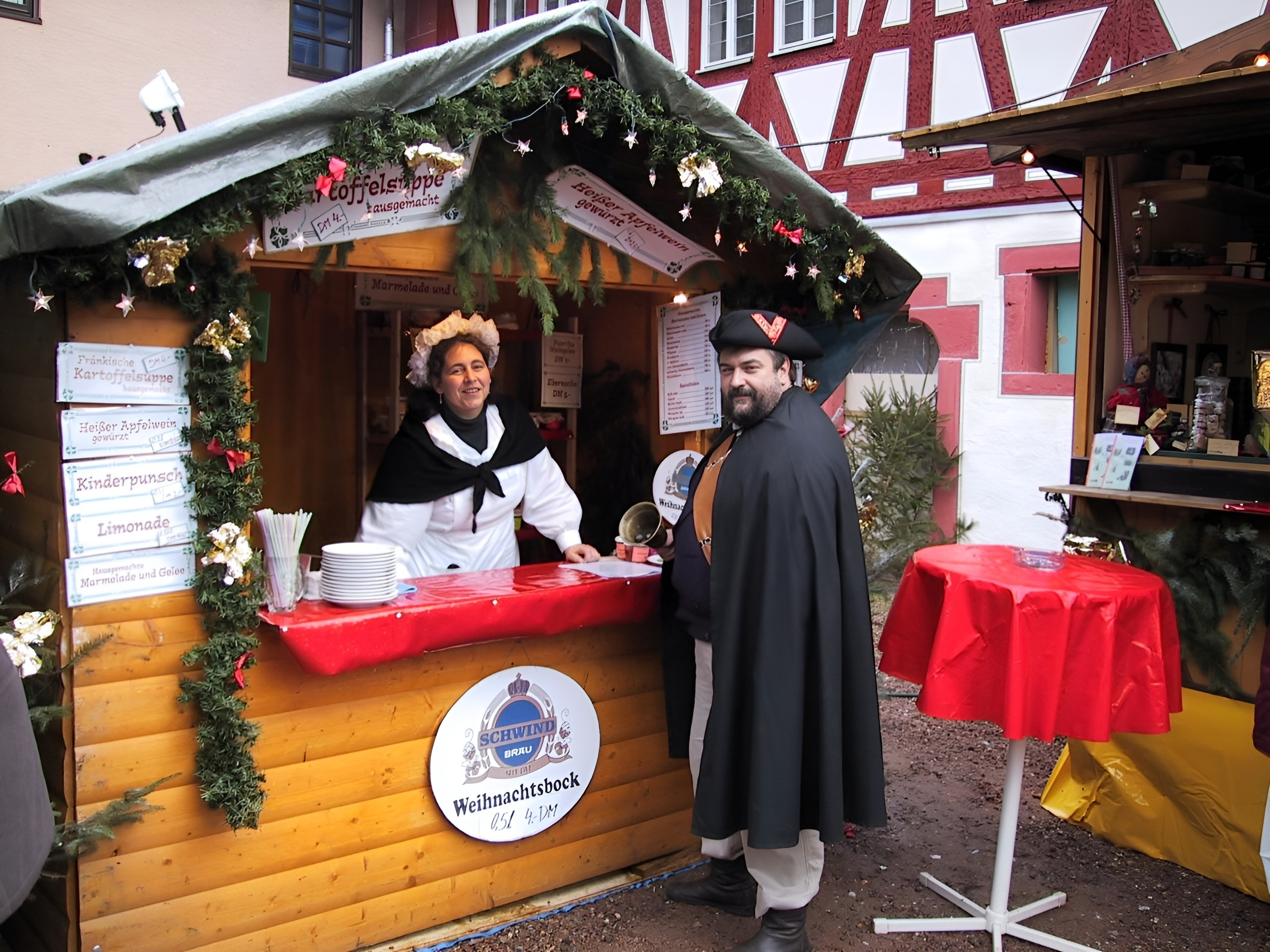 Weihnachtsmarkt im Schlosshof 2001