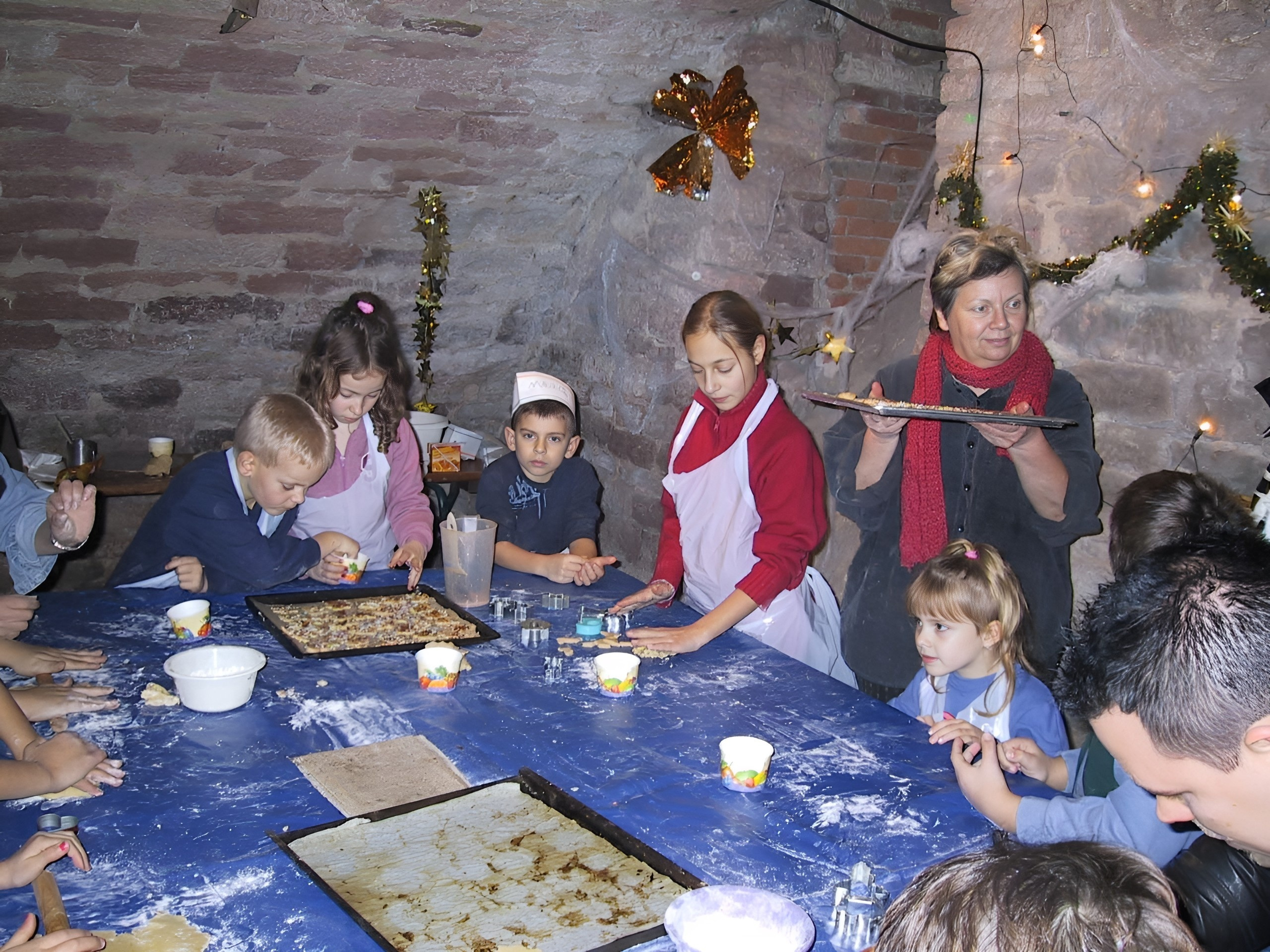 Die Weihnachtsbäckerei im Schlosskeller 2003