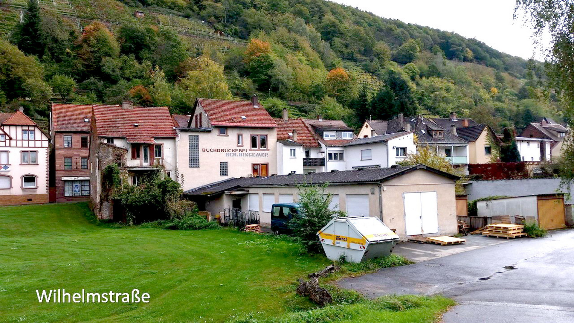 Das Druckereigebäude mit Anbau im Jahr 2014