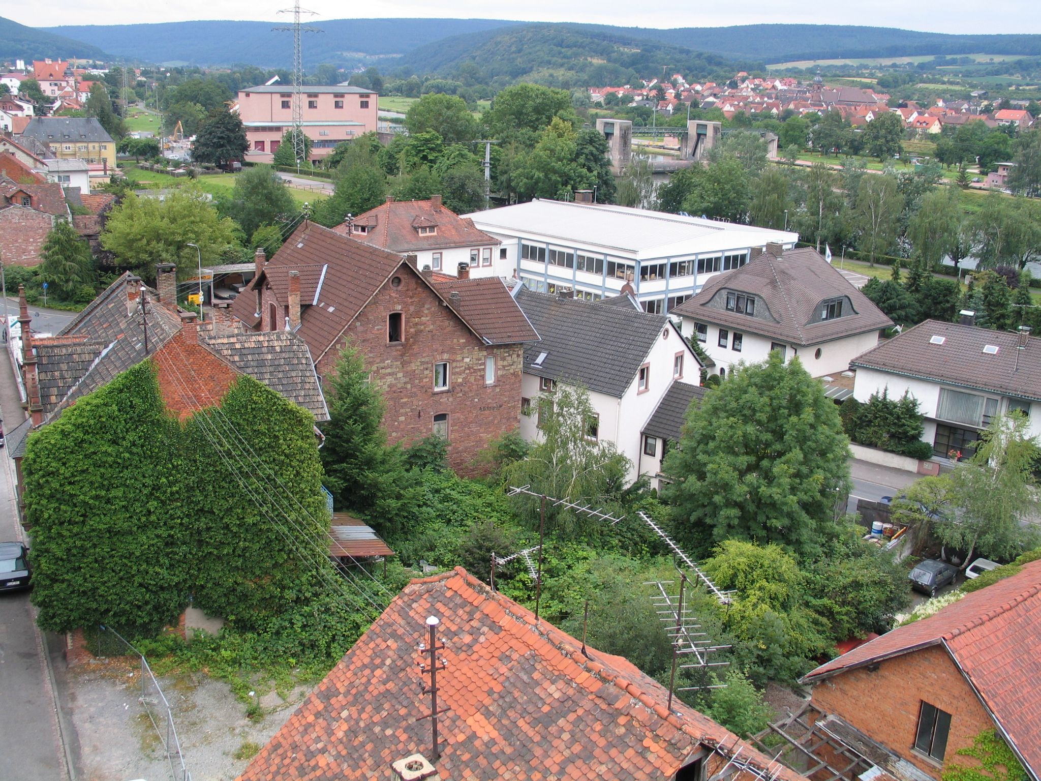 Blick vom Brunntorturm auf die Südspitze und das Autohaus Arnold