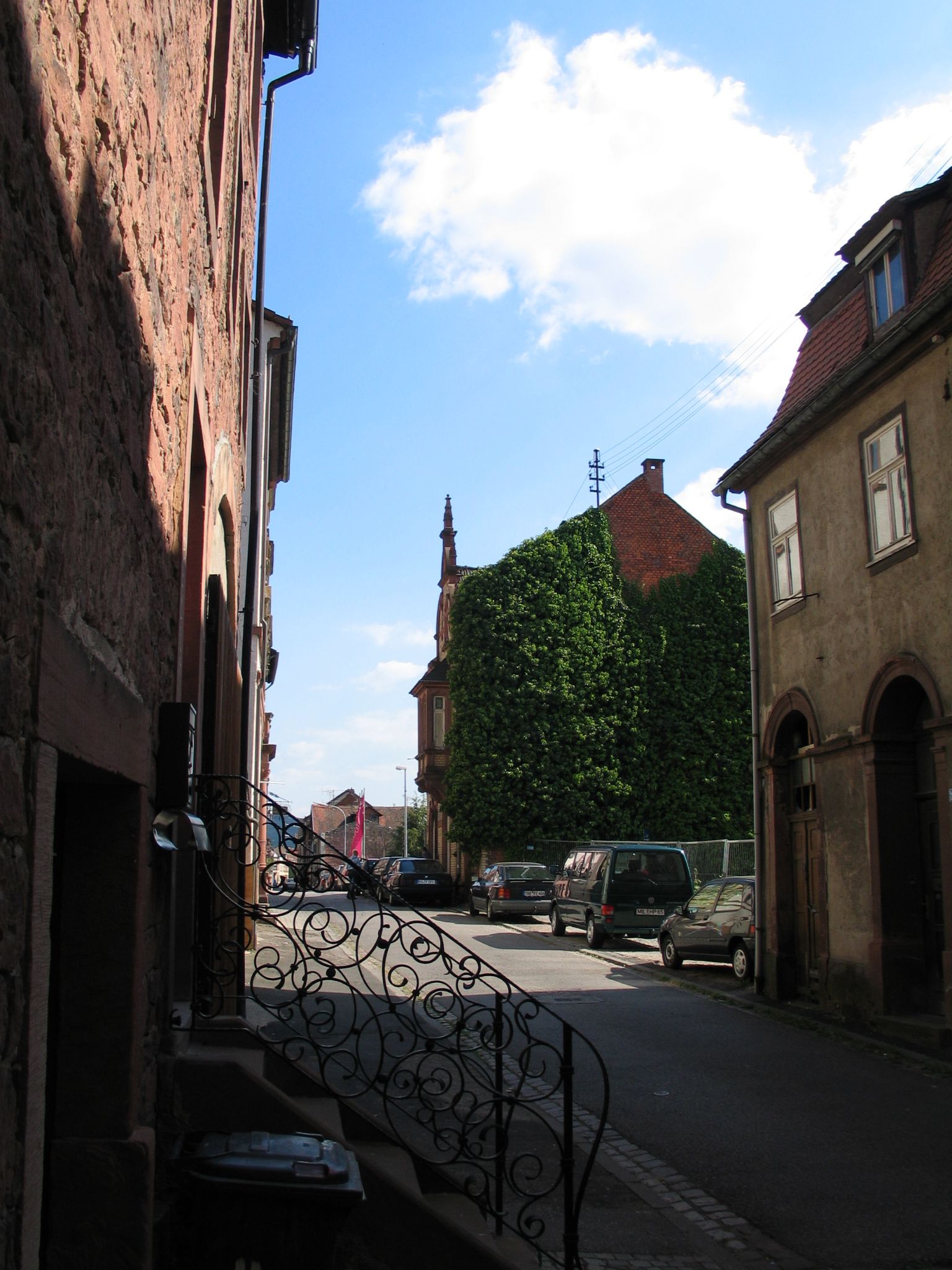 Wilhelmstraße mit Nrn. 1, 2  und 8 (alte Drogerie)