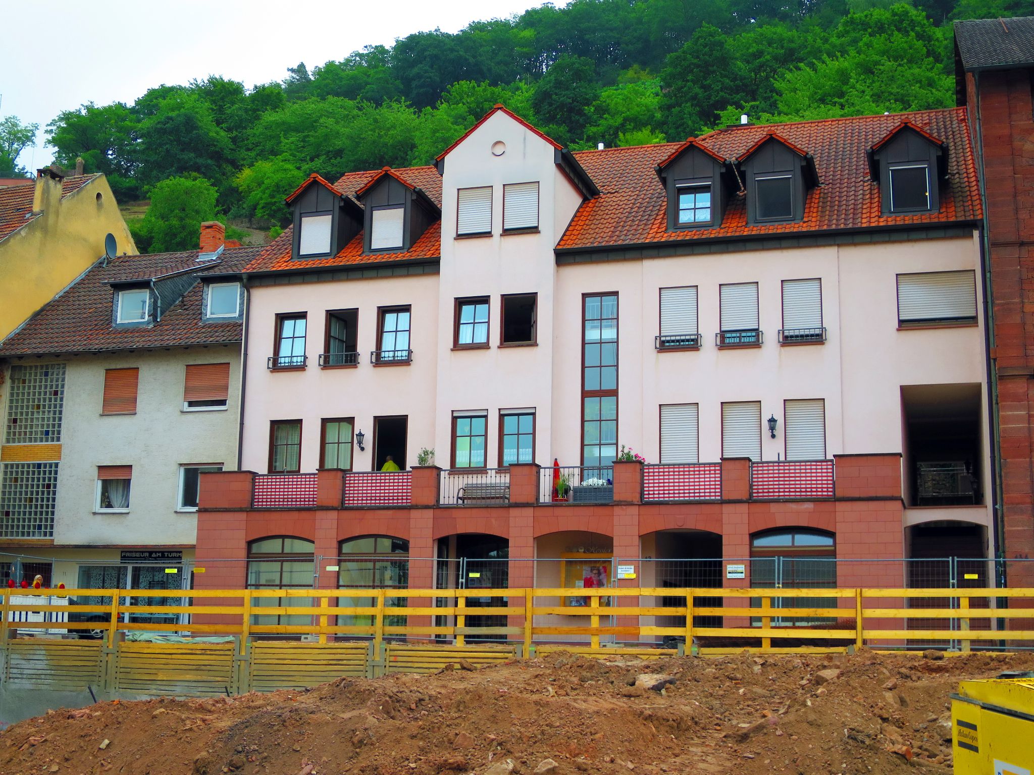 Blick auf das fertige Gebäude im Sommer 2015