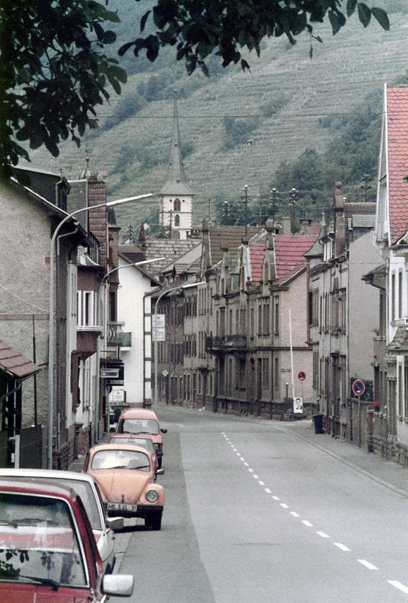 Die Wilhelmstraße von Röllfeld kommend