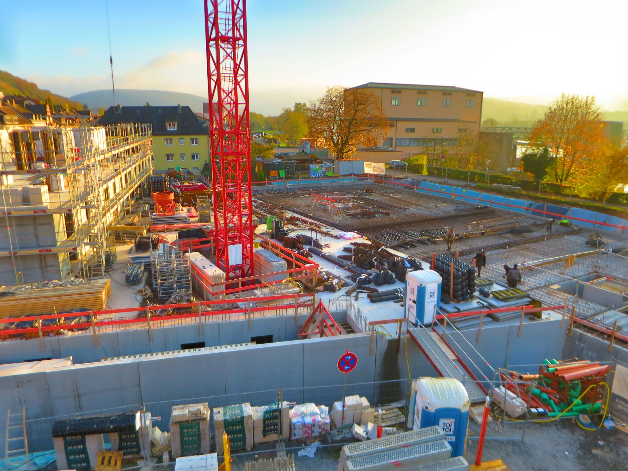 Blick vom Rathaus auf die Baustelle