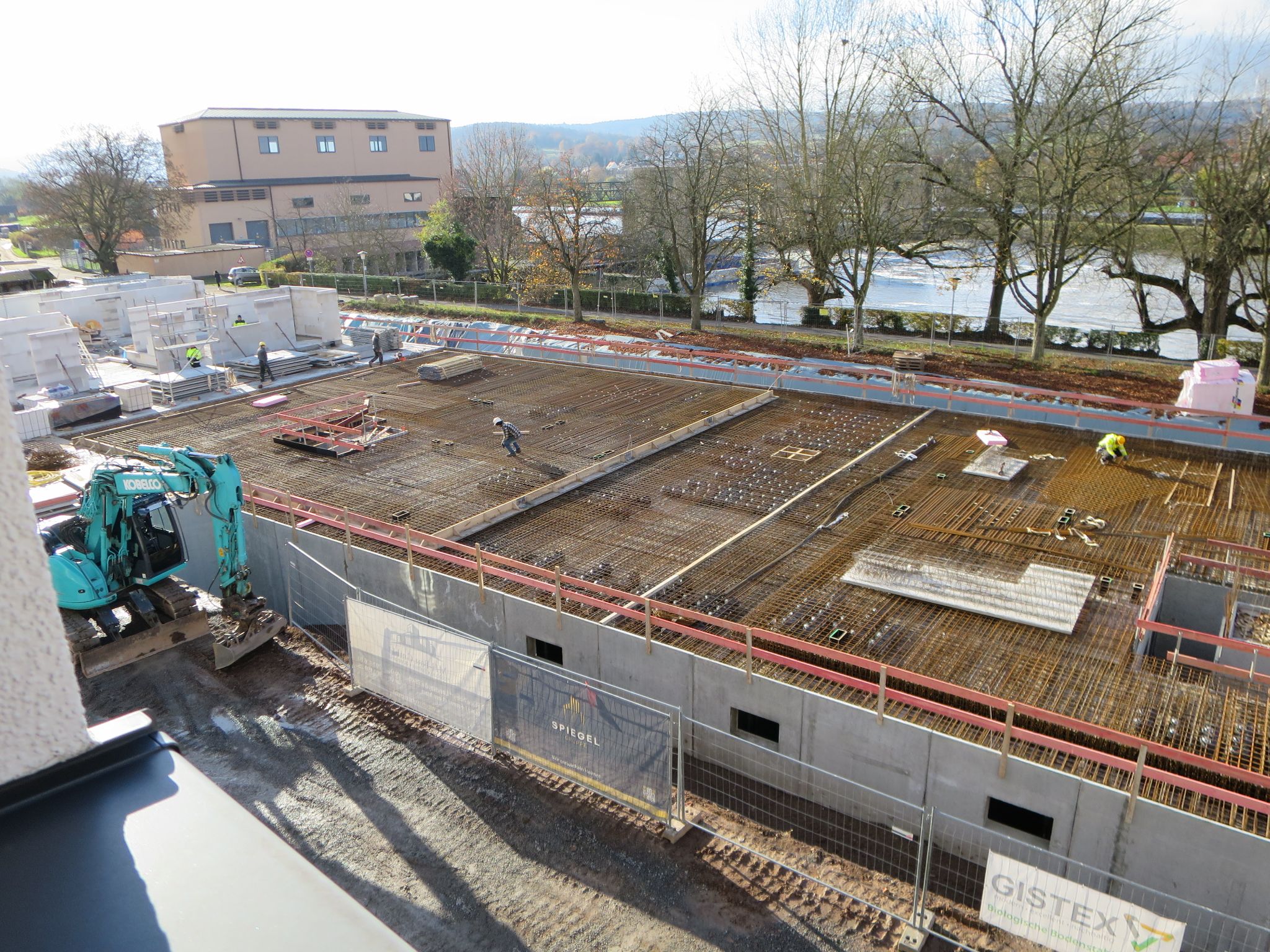 Blick vom Rathaus auf die Baustelle