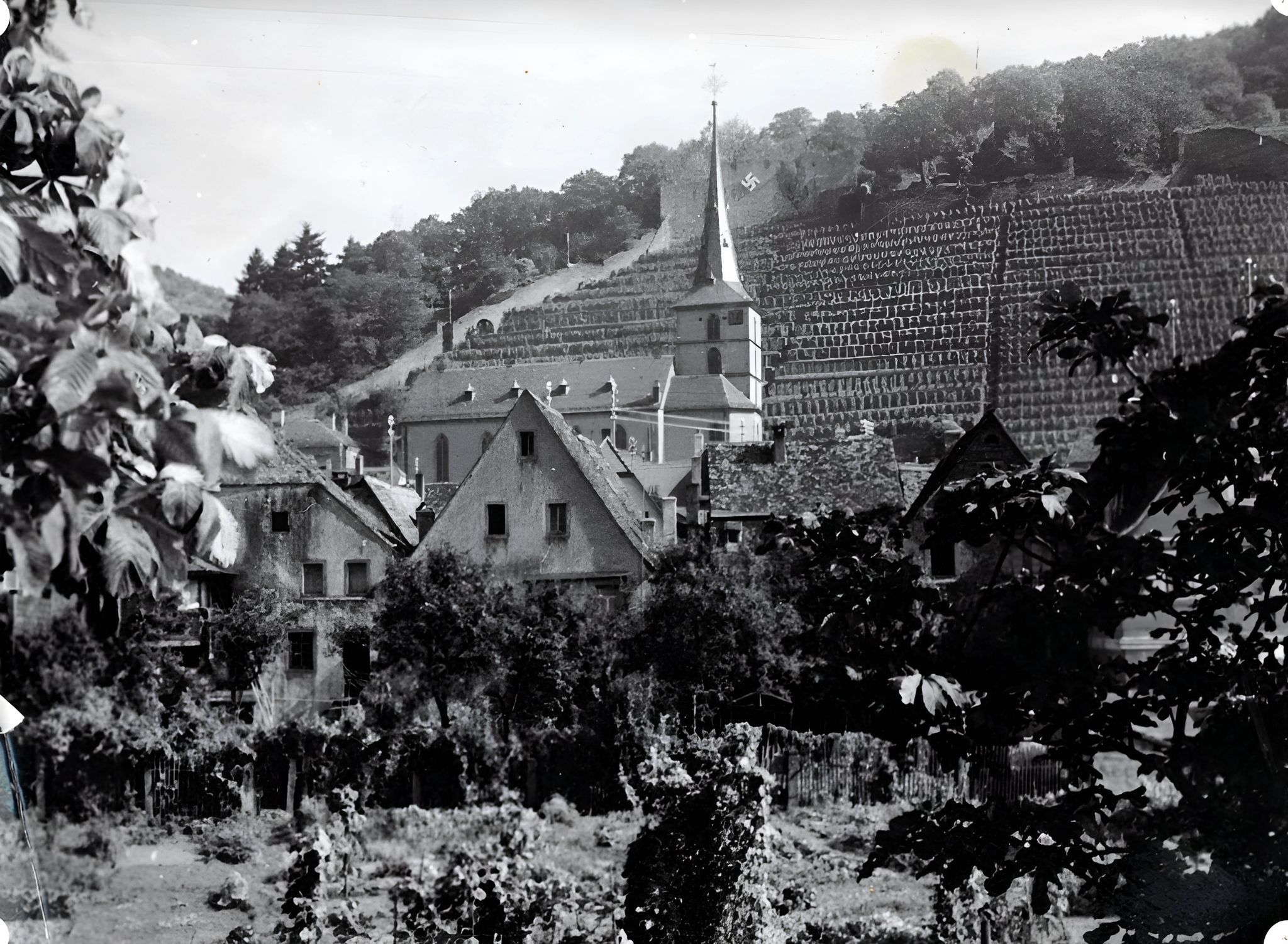 Blick über die Lindenflecken zur Clingenburg