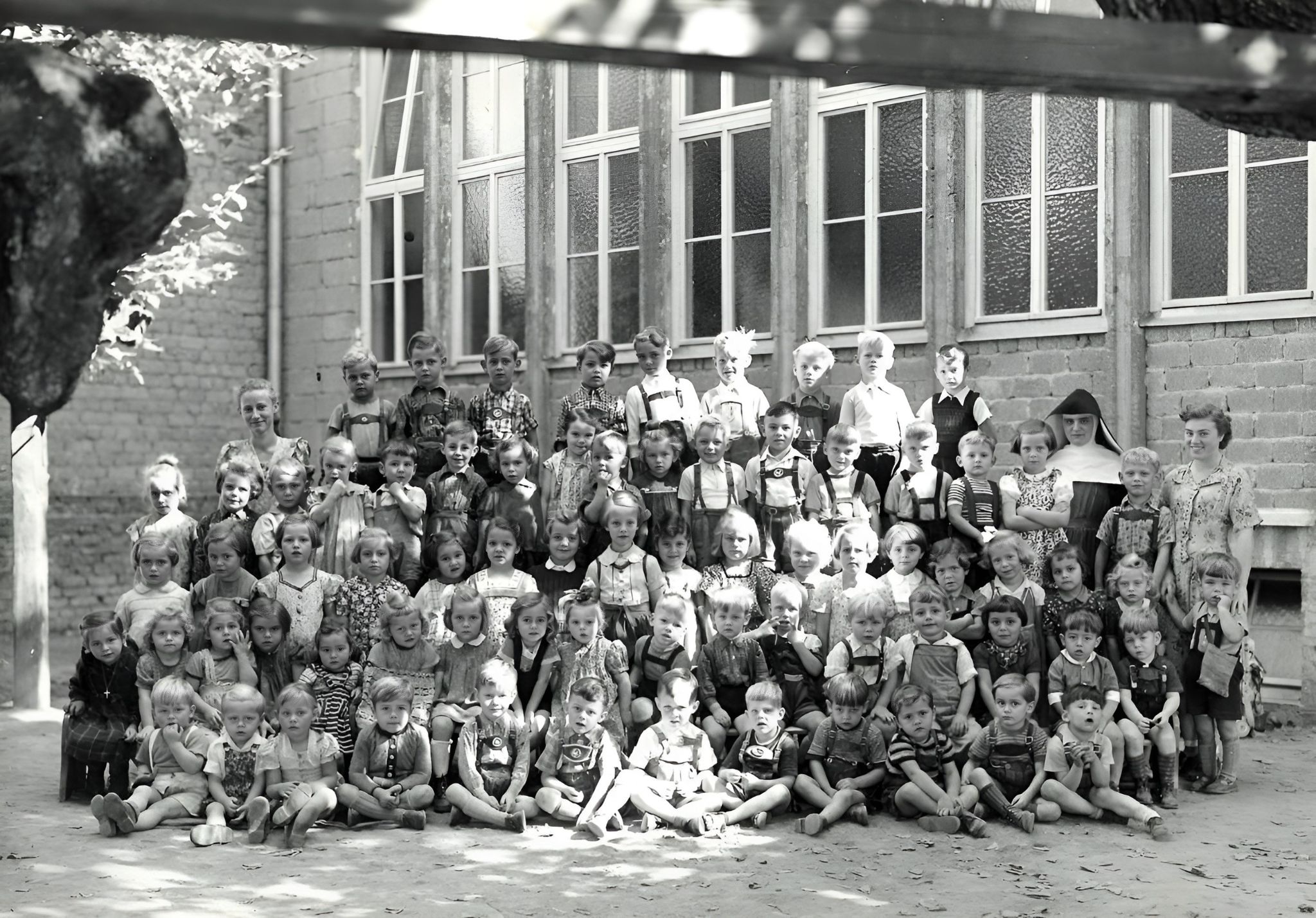 Gruppenfoto Kinderschule in Klingenberg 1954