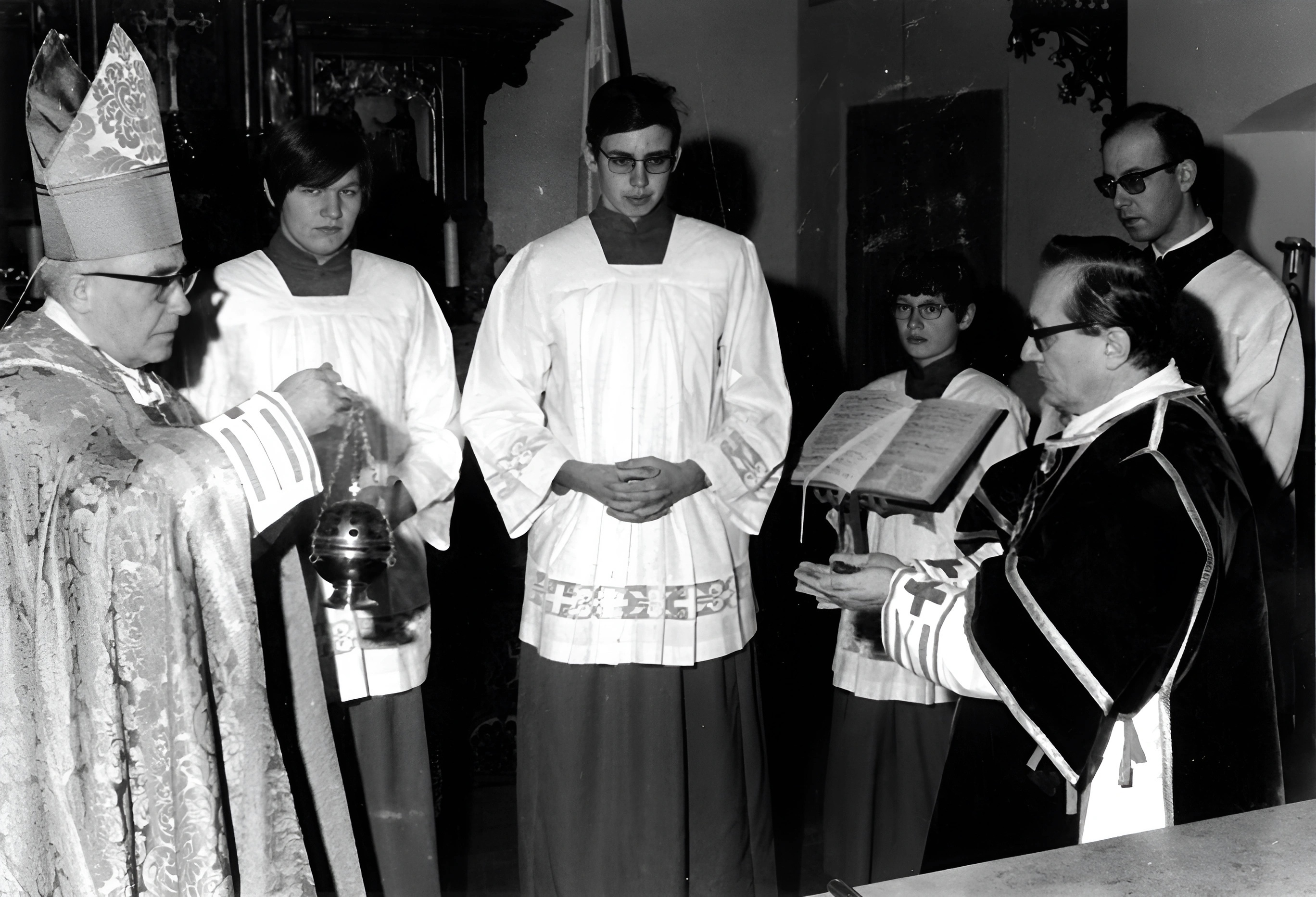 Einweihung des neuen Altars am 16.01.1972 durch Bischof Dr. Josef Stangl
