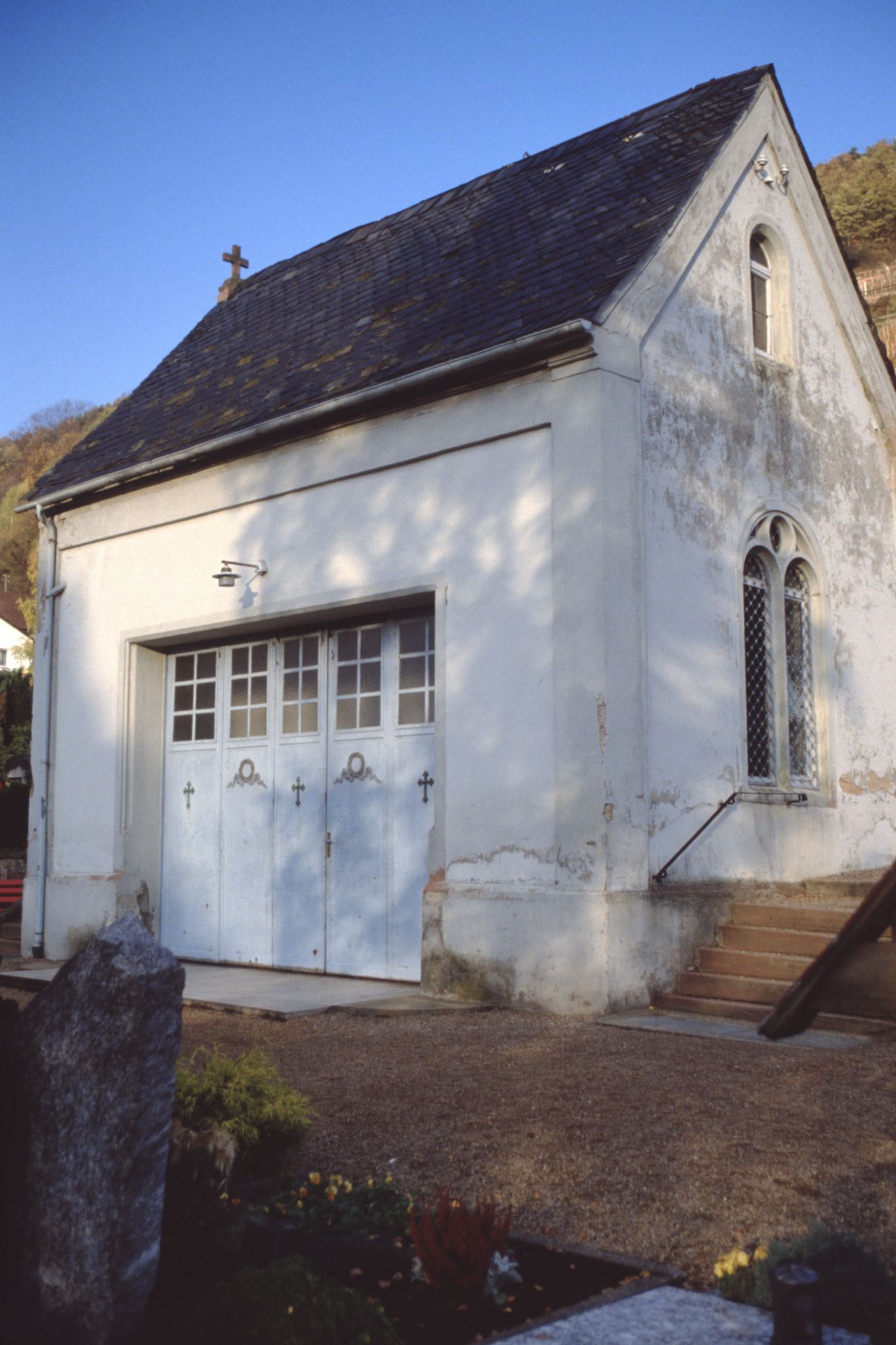 Das ehemalige Leichenhaus (Süd- und Westseite)