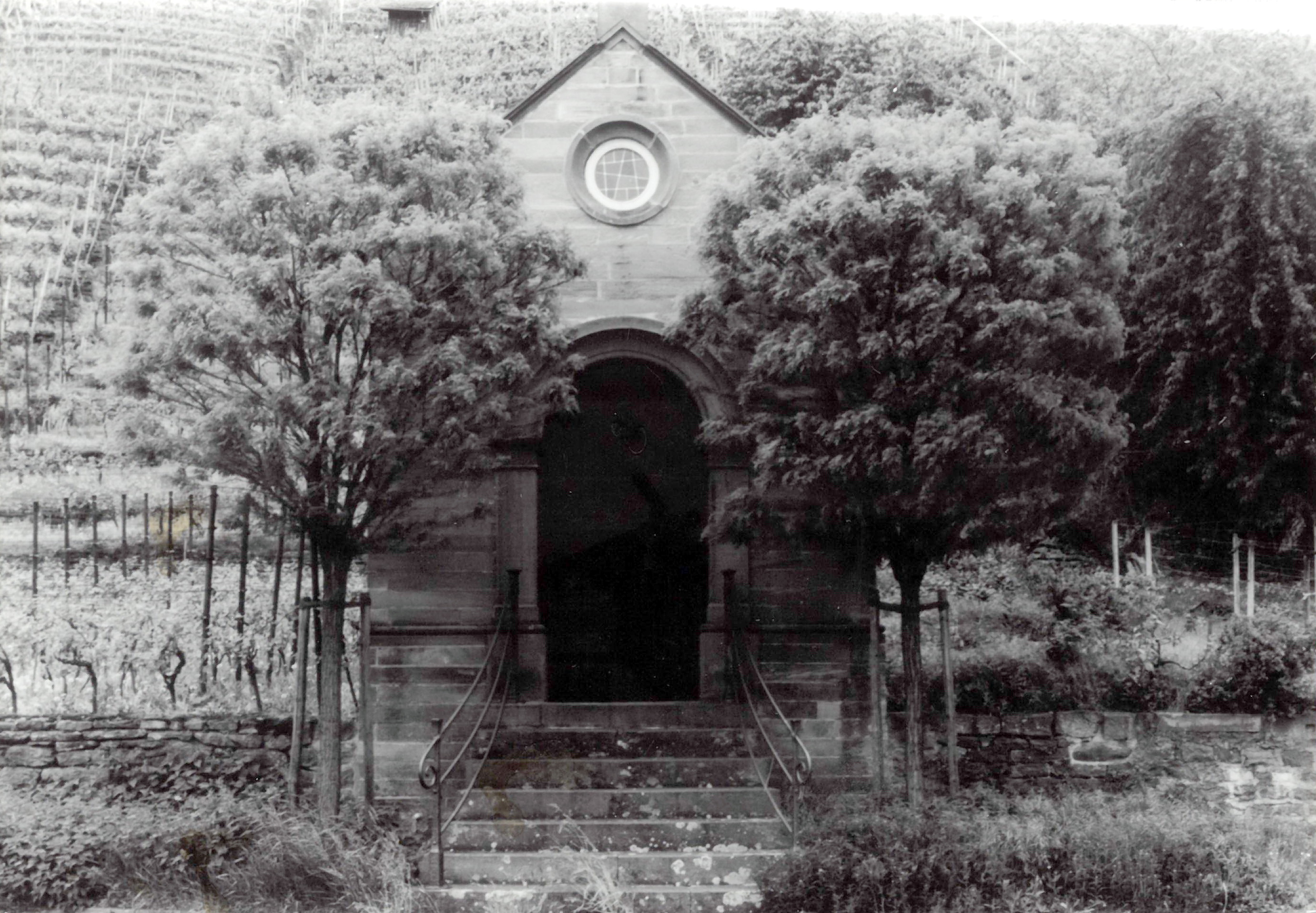 Außenansicht der Wegkapelle nach der ersten Sanierung