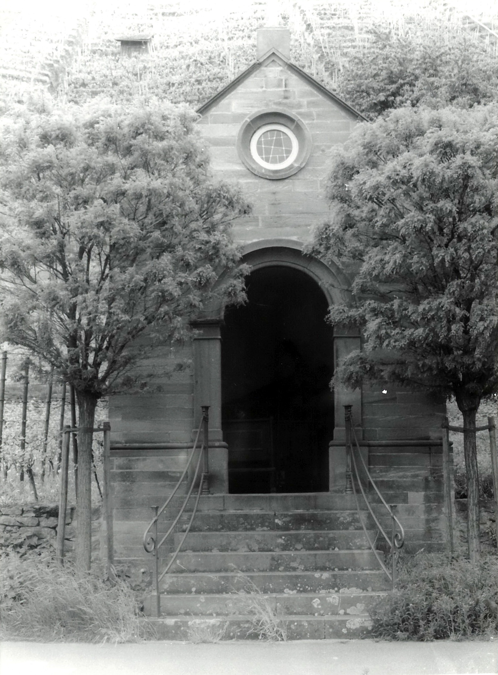 Außenansicht der Wegkapelle nach der ersten Sanierung