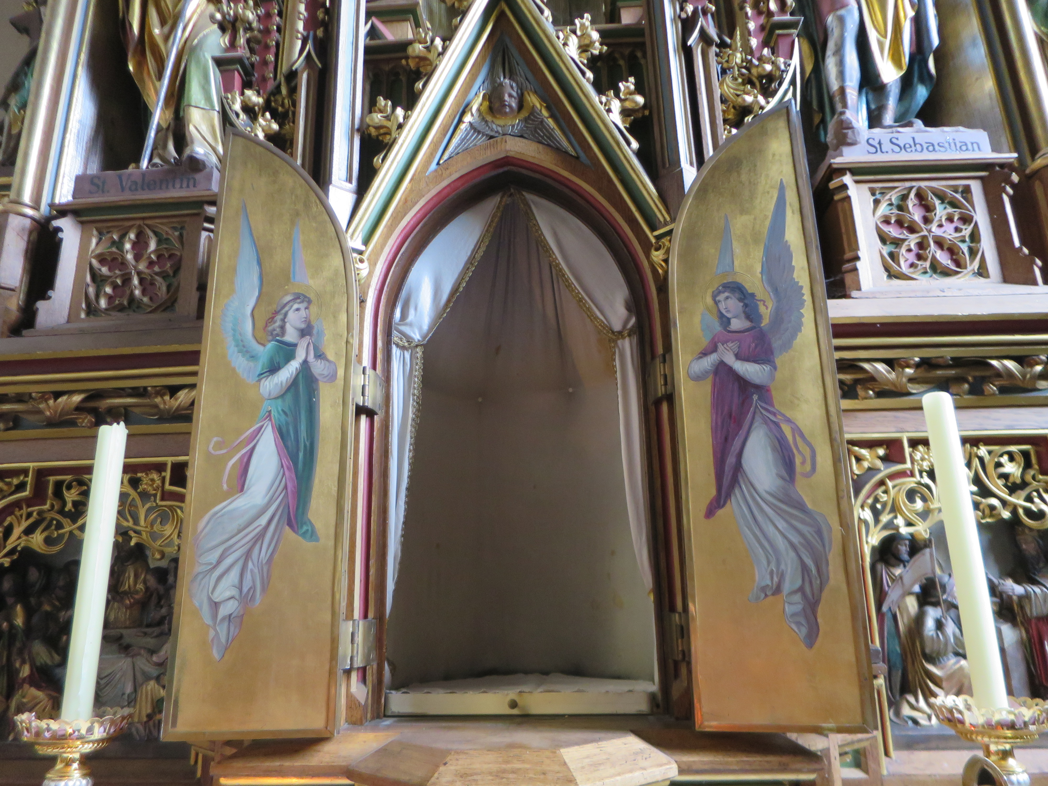 Sakramentnische über dem Tabernakel