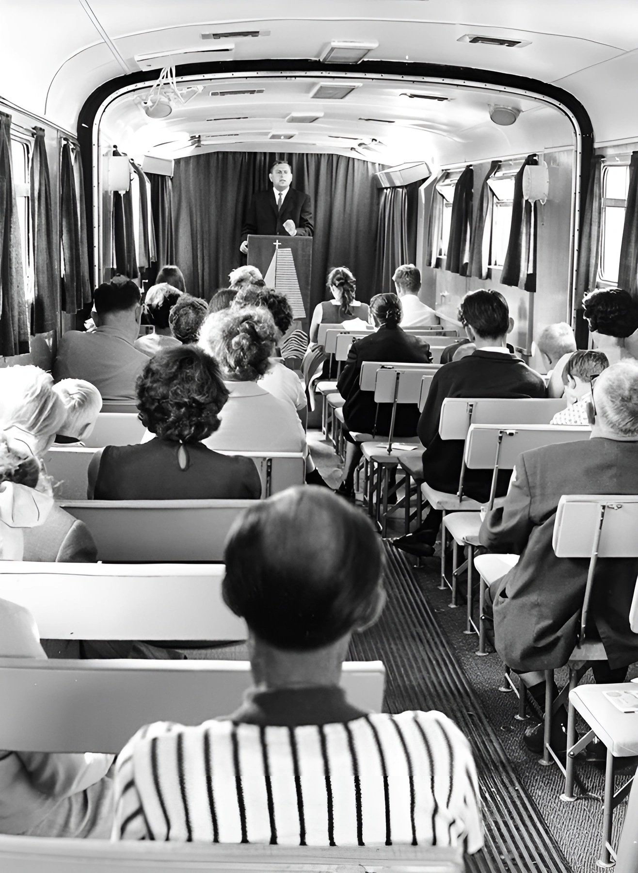 Innenansicht in der "mobilen Kirche"