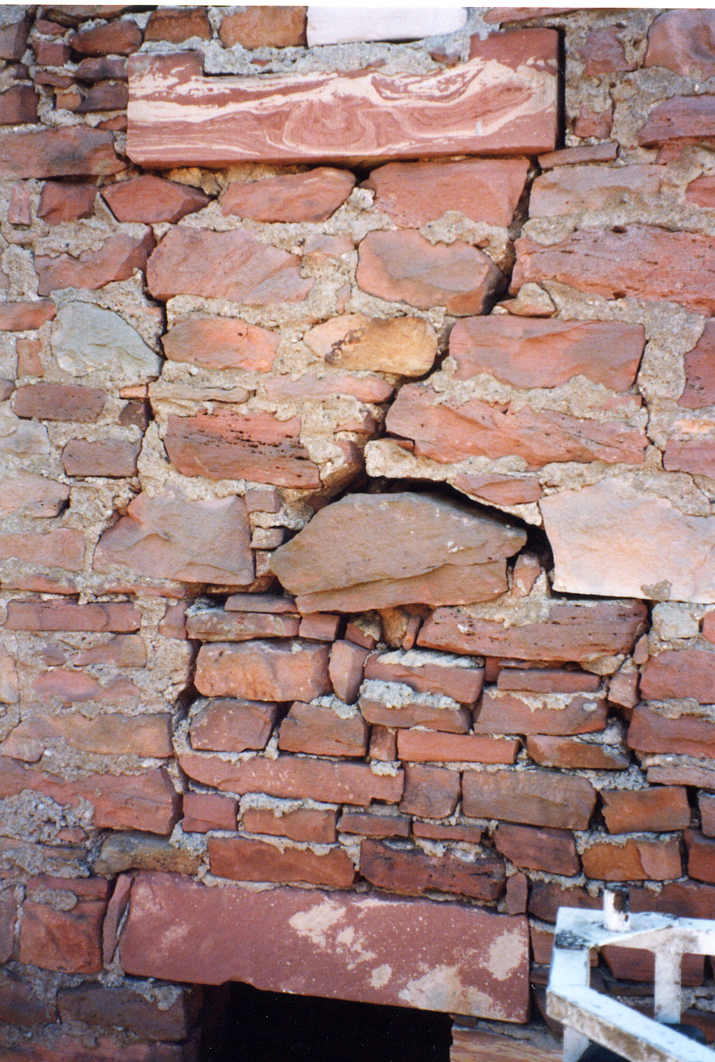 Schadensfoto vom Kopf des Turms im Oktober 2001