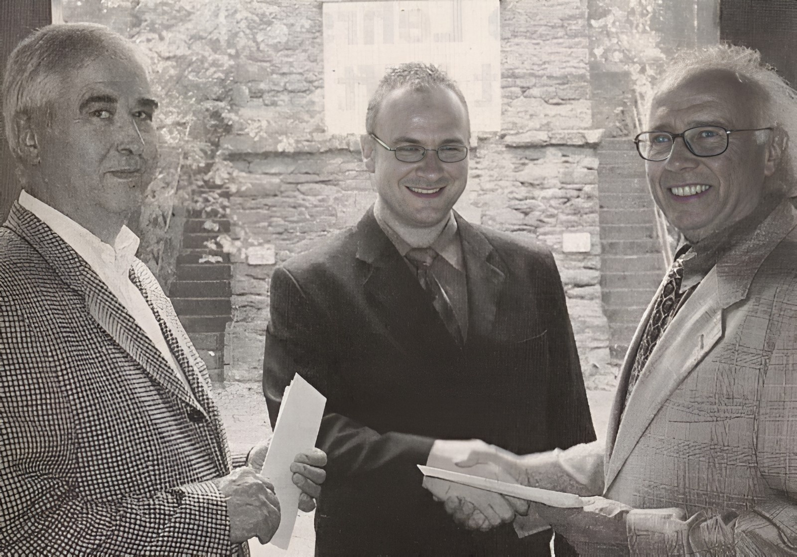 Übergabe einer Spende für die Sanierung des Aussichtsturms