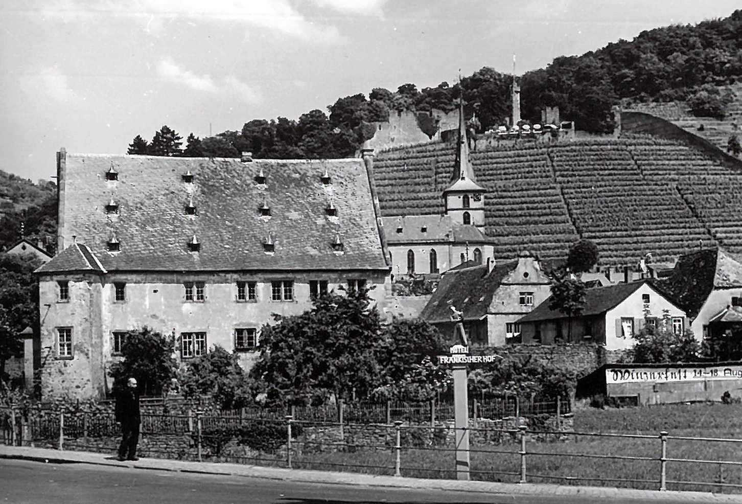 Blick auf Schloss, Kirche und Burg um 1952