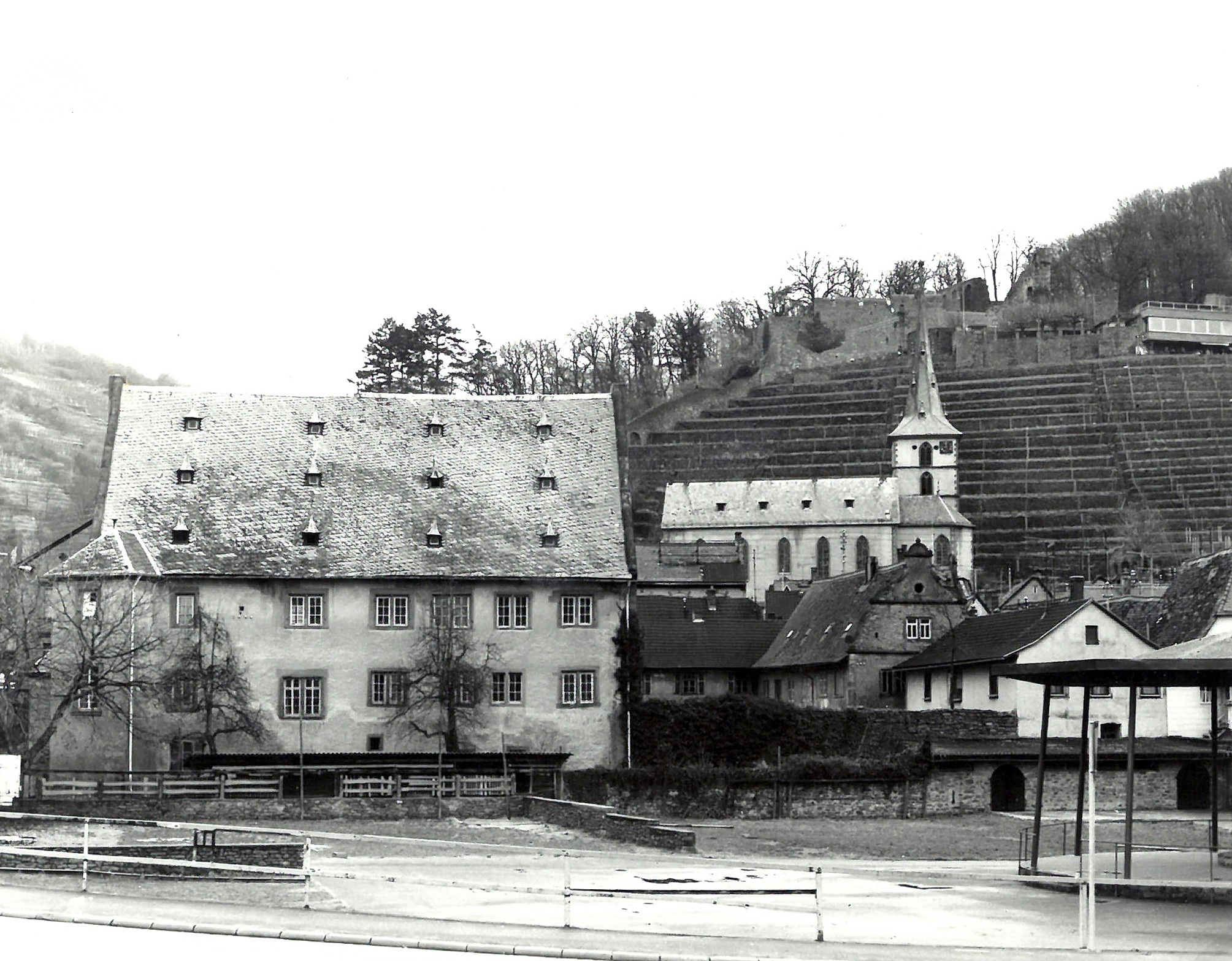 Blick auf Schloss, Kirche und Burg um 1975