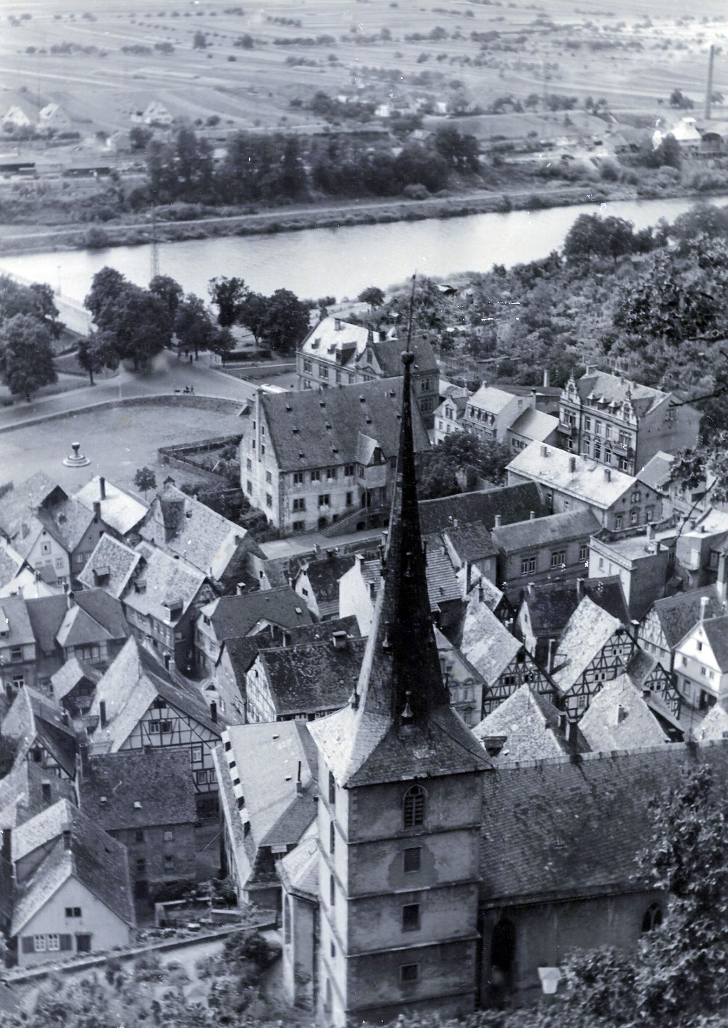 Die Altstadt mit Winzerfestplatz in den 1950er Jahren
