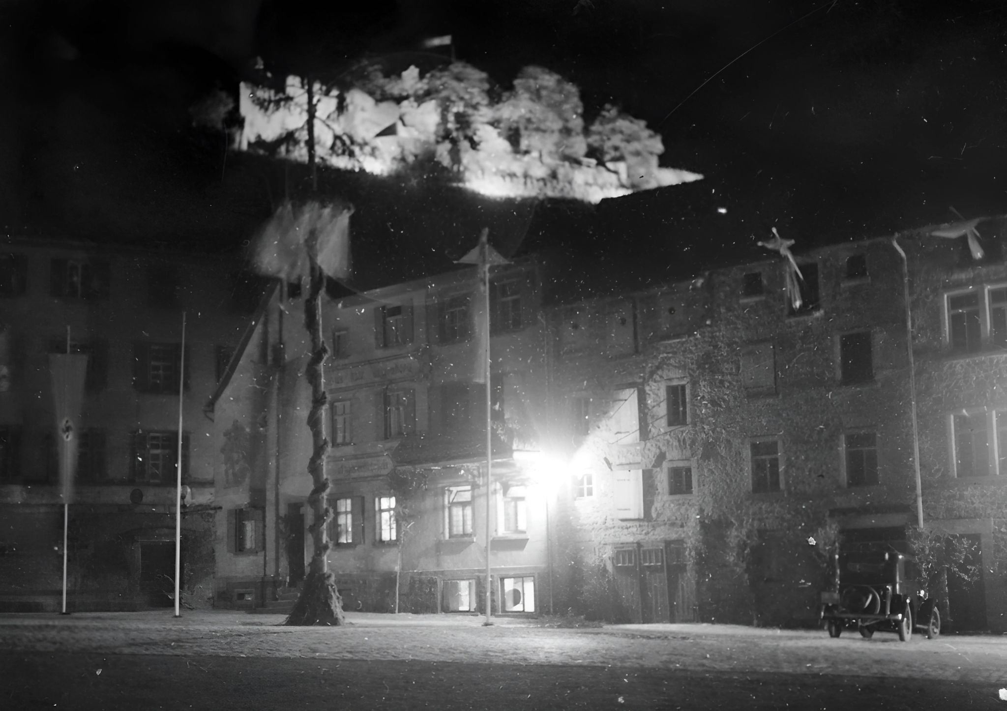 Der Marktplatz im Schein der Laterne um 1939