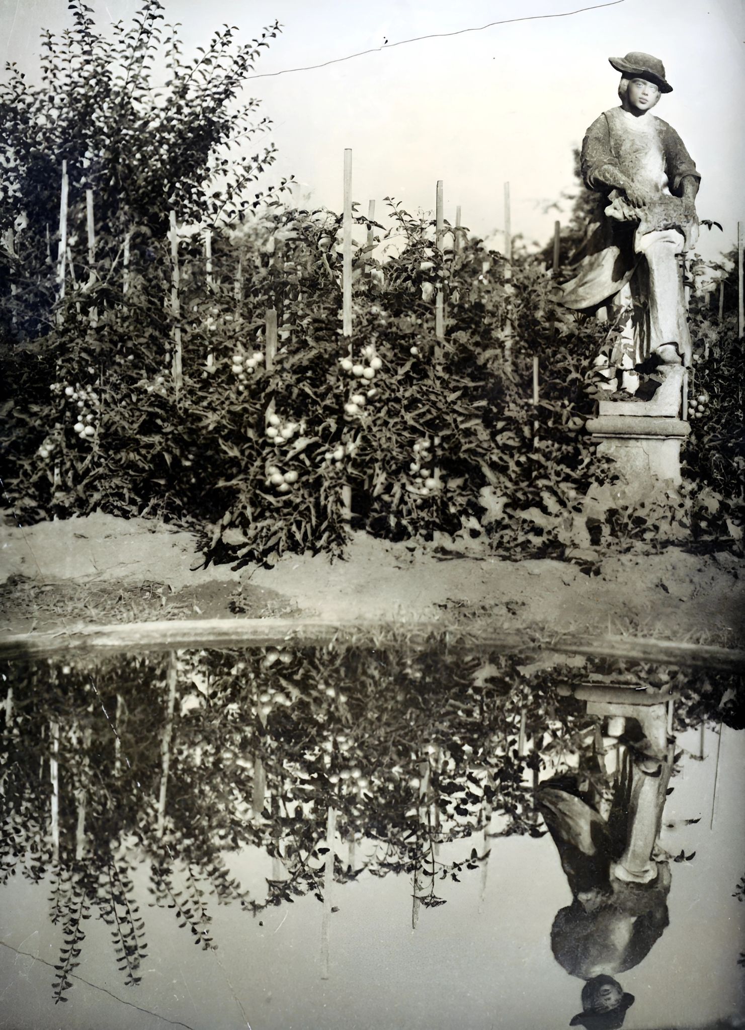 Die Figur des Schäfers im Rosengarten um 1967
