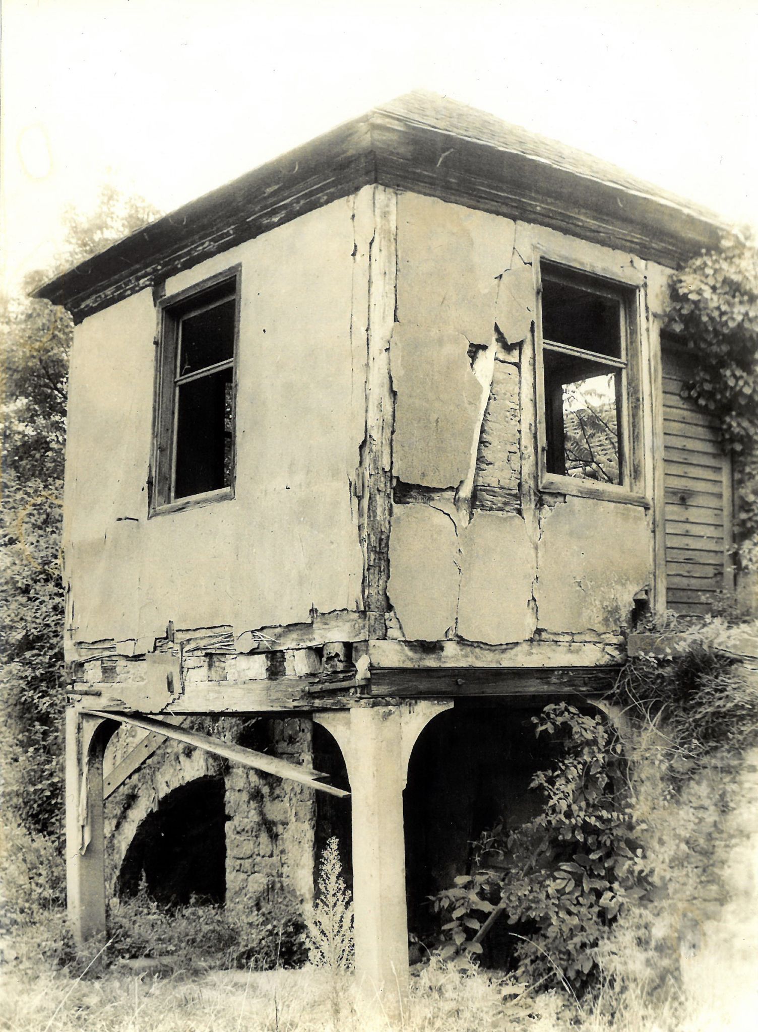 Das "Teehäuschen" befand sich ich einem zerfallenen Zustand