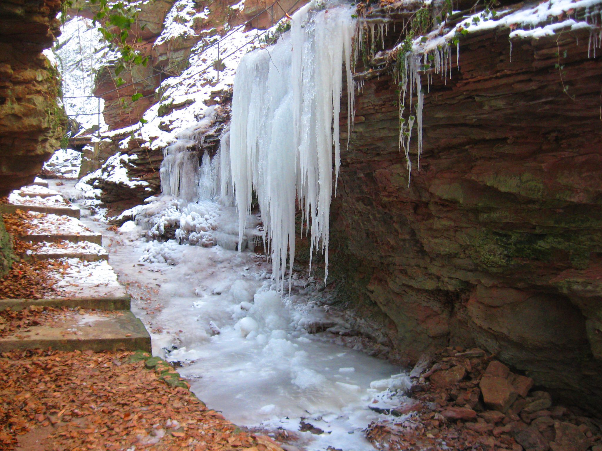 Eiszauber in der Klingenberger Schlucht im Winter 2009