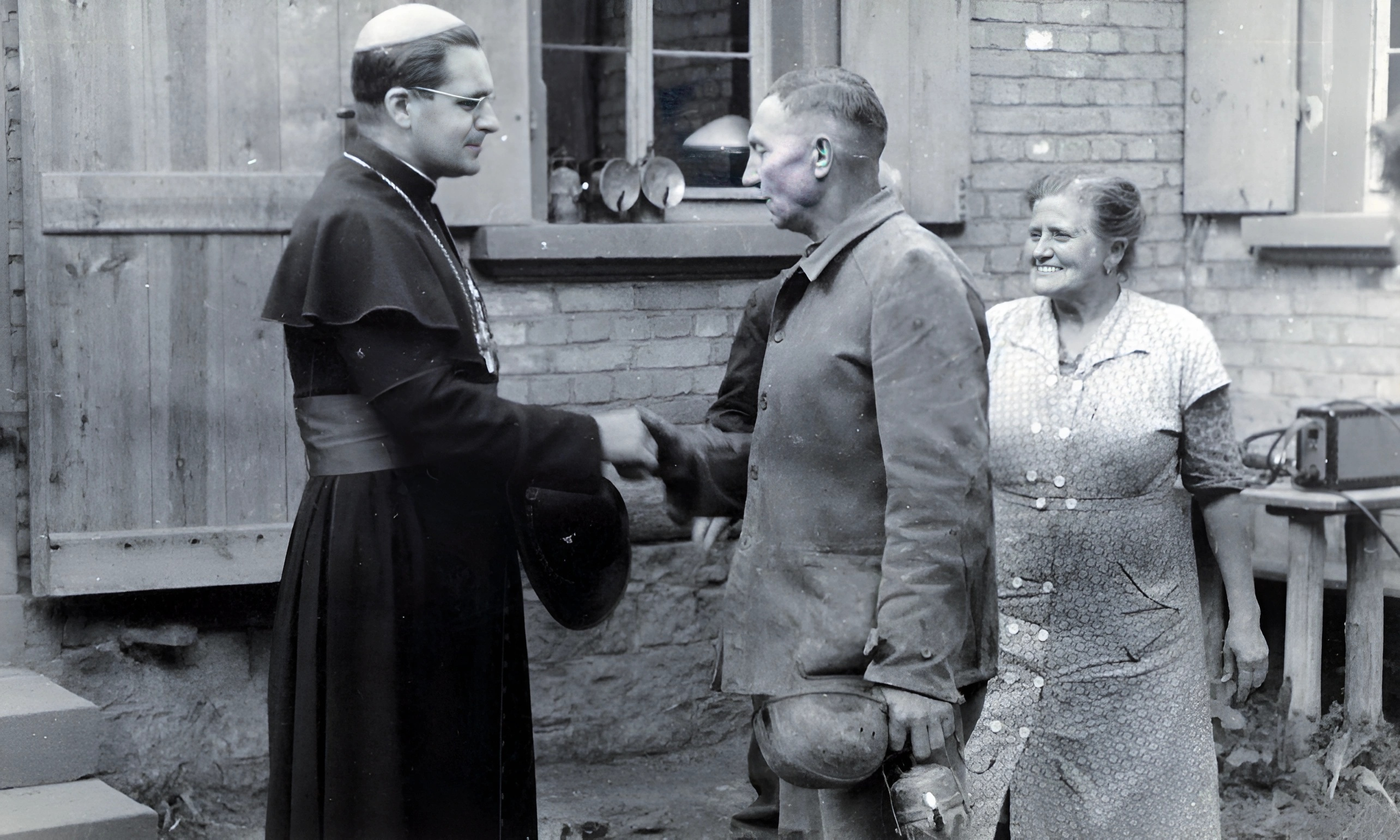 Bischof Julius Döpfner besucht das Klingenberger Tonbergwerk, 1953