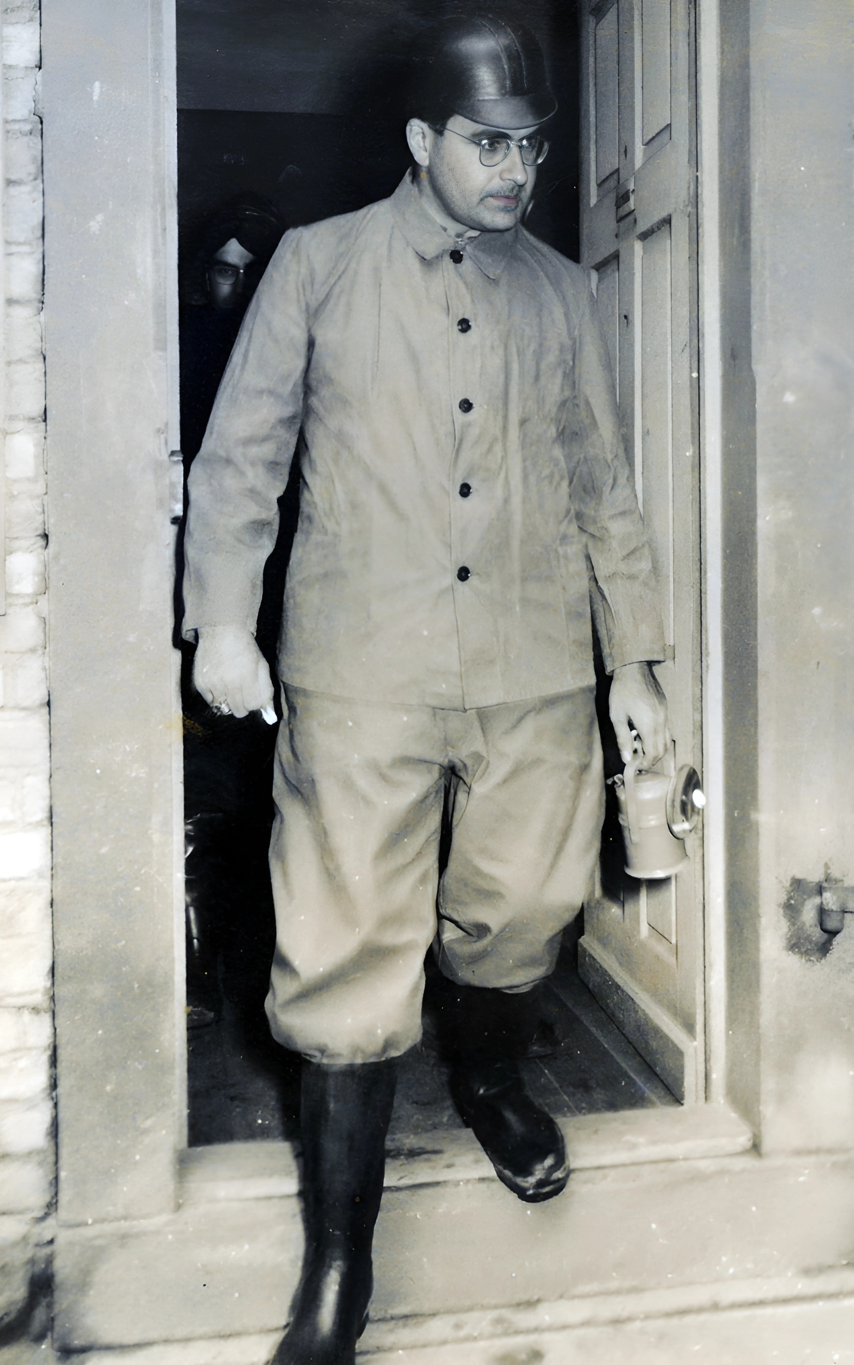 Bischof Julius Döpfner besucht das Klingenberger Tonbergwerk, 1953