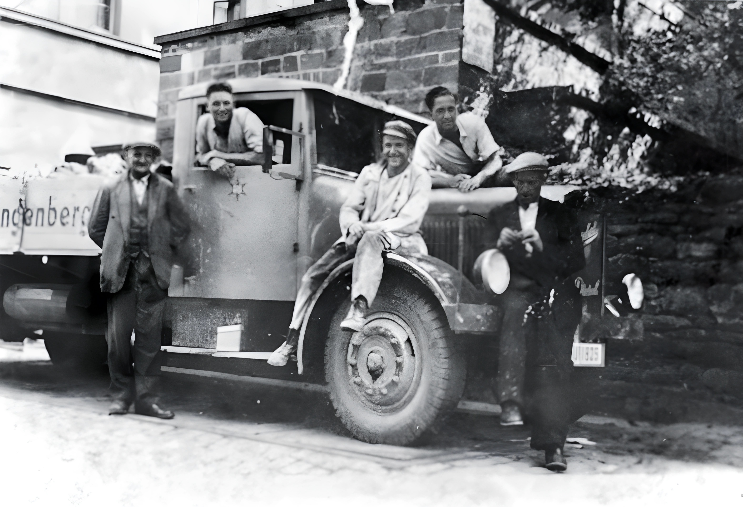 Der erste Lastkraftwagen zum Tontransport (ein Henschel) 1922