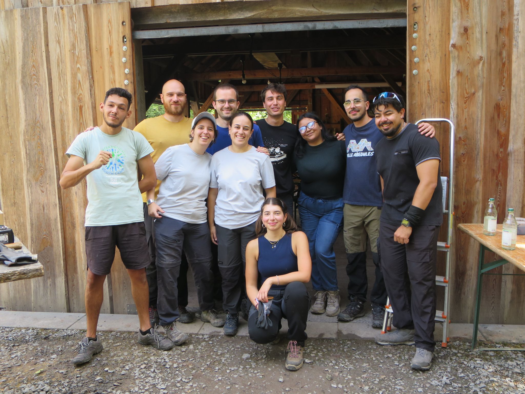 Gruppenfoto vor der Schutzhütte