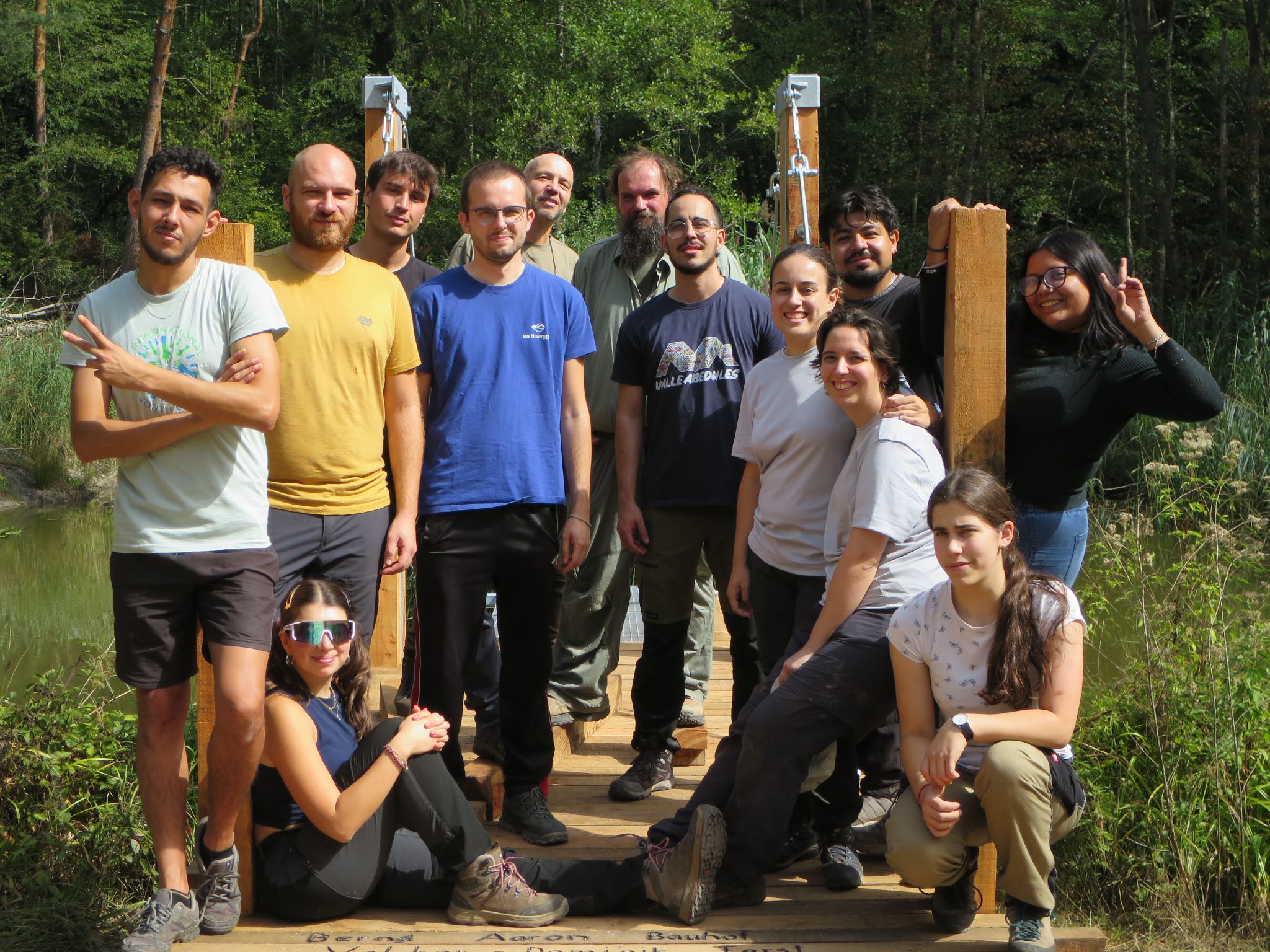 Gruppenfoto auf dem neuen Steg