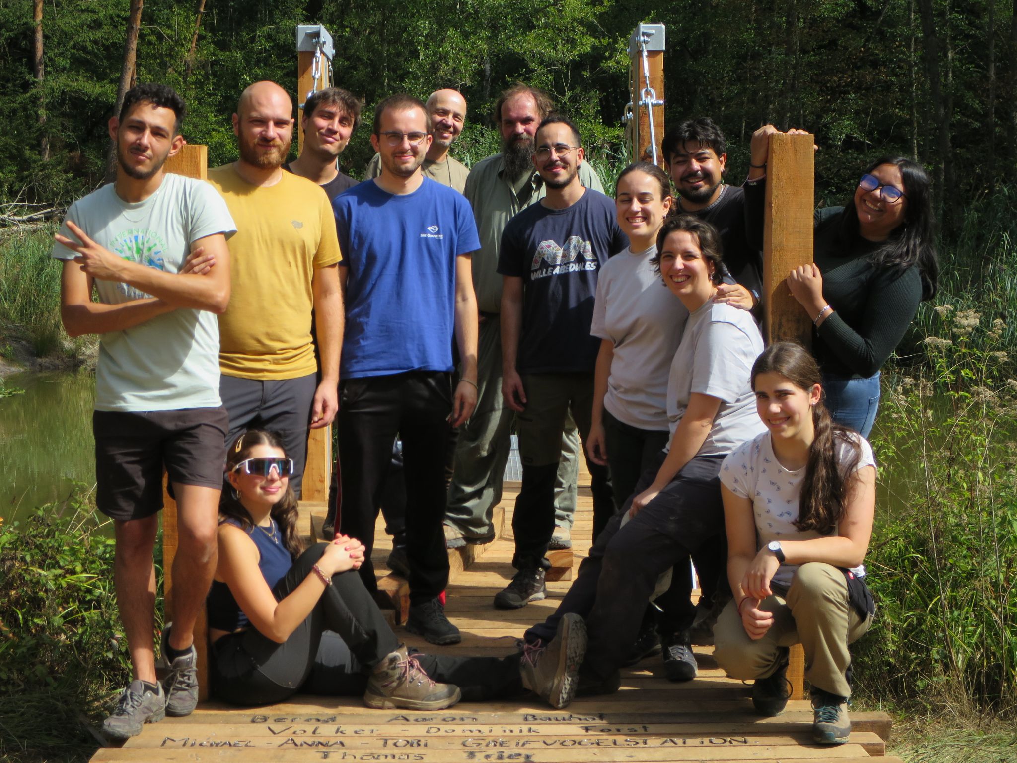 Gruppenfoto auf dem neuen Steg