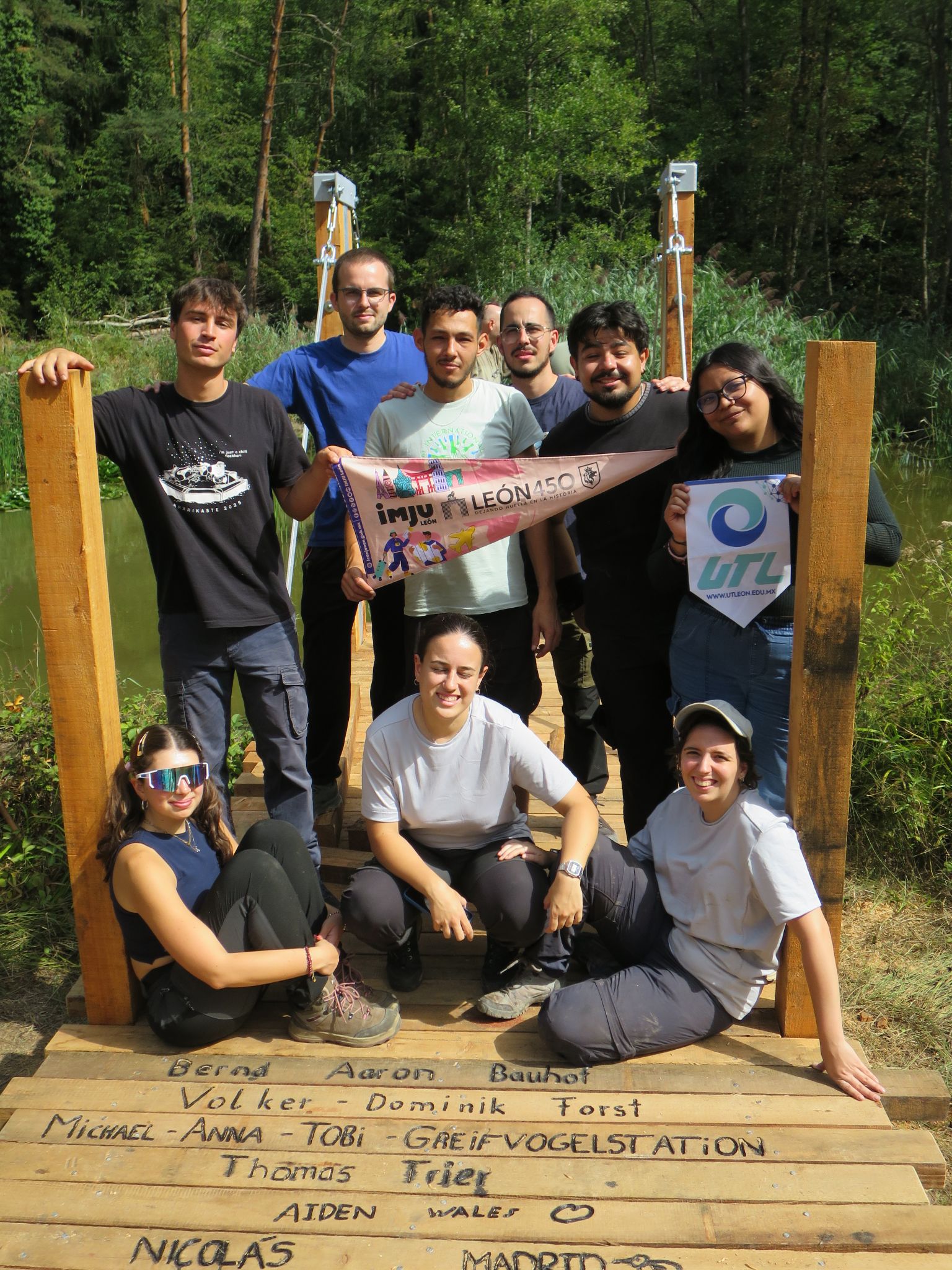 Gruppenfoto auf der neuen Naturbühne