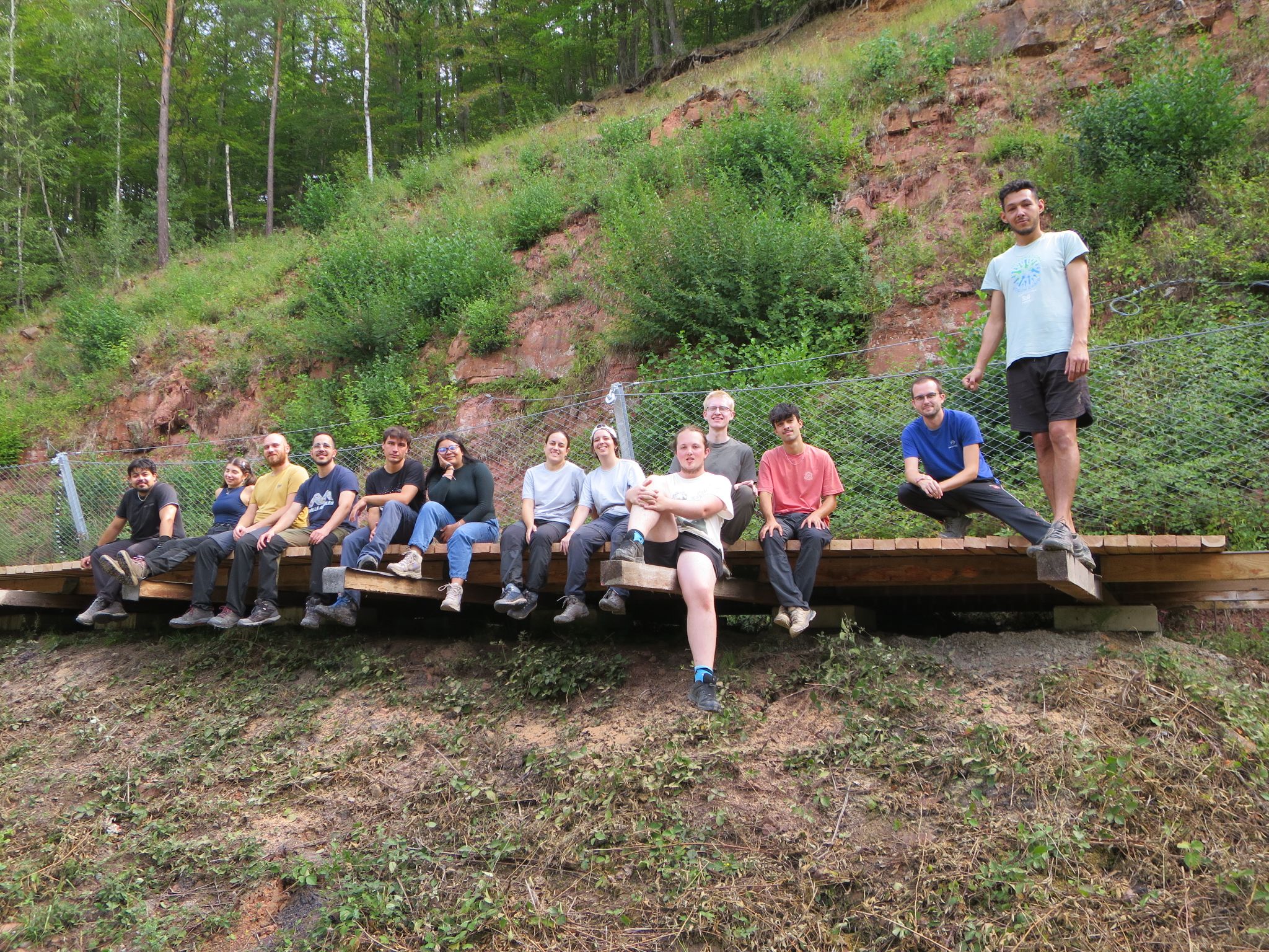 Gruppenfoto auf der neuen Naturbühne