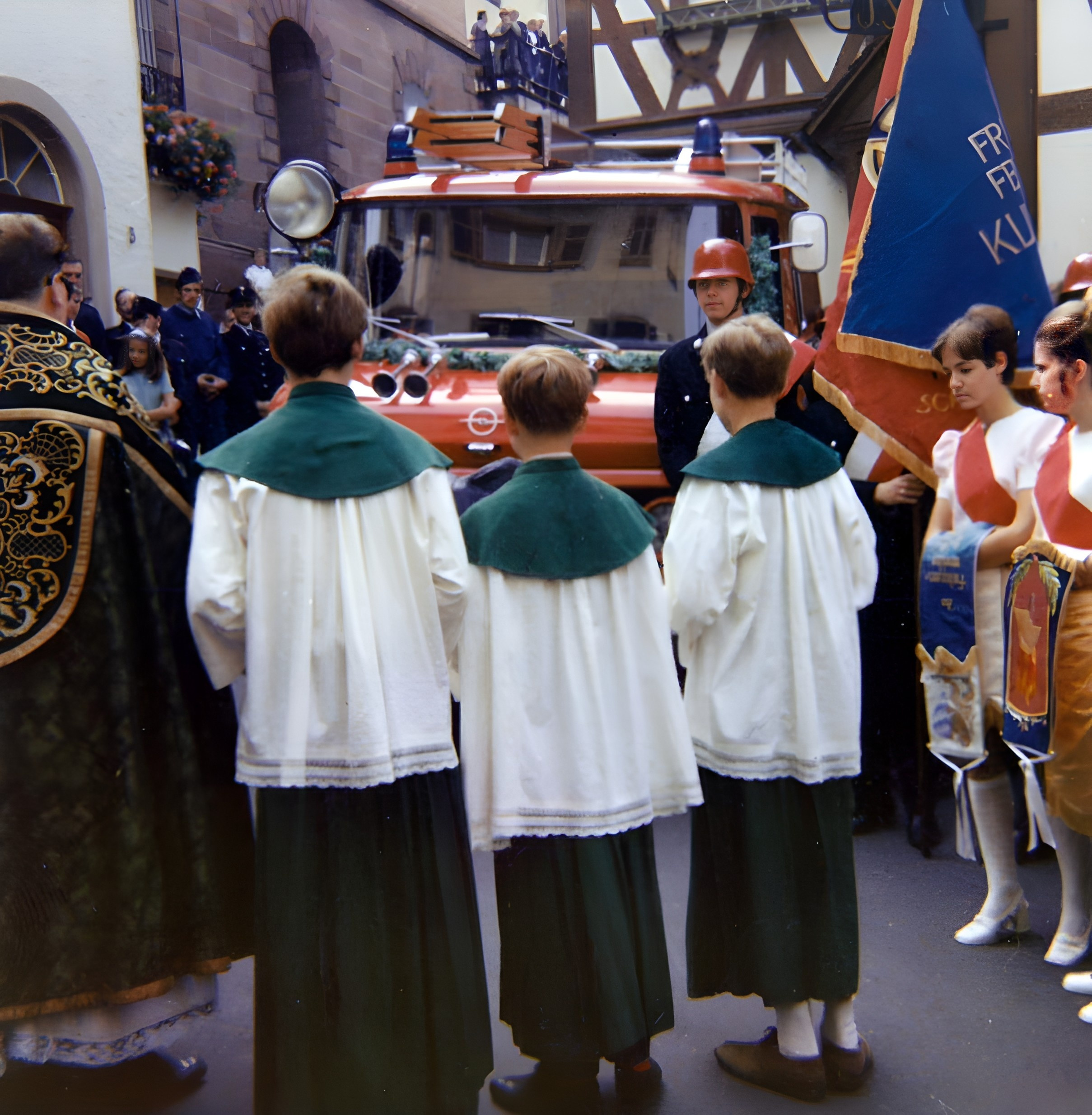 Segnung des Löschfahrzeugs in der Kirchenstraße 1985